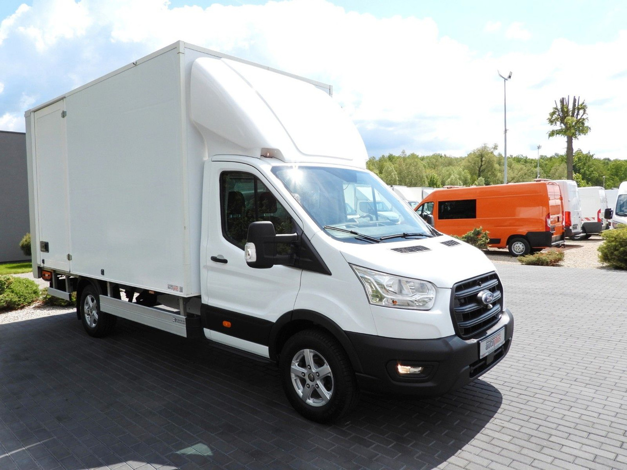 Ford TRANSIT KOFFER AUFZUG 8 PALETTEN TEMPOMAT - Dostavno vozilo sa zatvorenim sandukom: slika 4 Ford TRANSIT KOFFER AUFZUG 8 PALETTEN TEMPOMAT - Dostavno vozilo sa zatvorenim sandukom: slika 4
