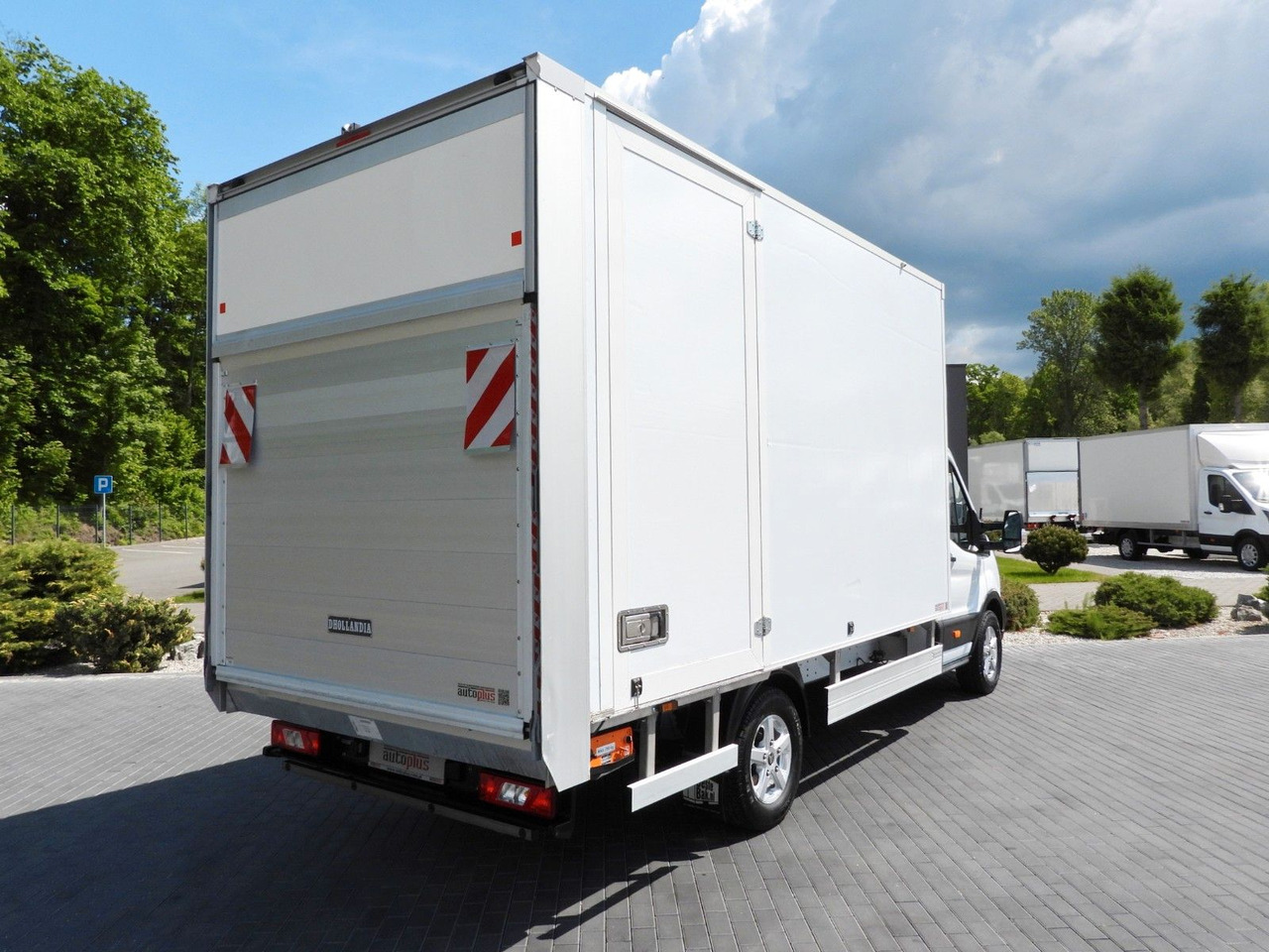 Ford TRANSIT KOFFER AUFZUG 8 PALETTEN TEMPOMAT - Dostavno vozilo sa zatvorenim sandukom: slika 3 Ford TRANSIT KOFFER AUFZUG 8 PALETTEN TEMPOMAT - Dostavno vozilo sa zatvorenim sandukom: slika 3