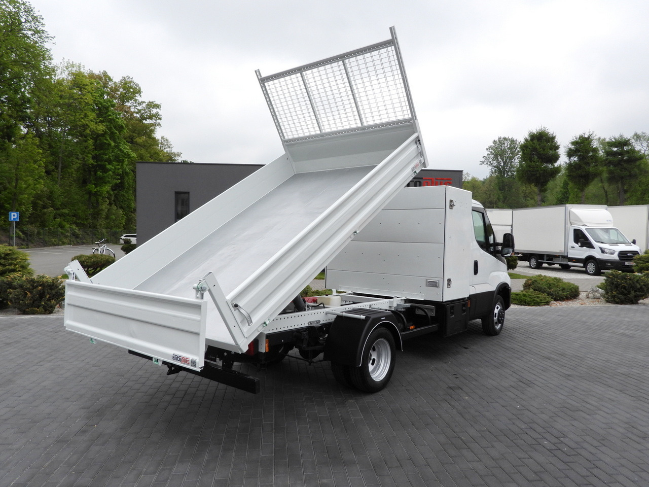 IVECO DAILY 35C14 TIPPER CRUISE CONTROL TWIN WHEELS 140HP - Dostavno vozilo istovarivač: slika 3 IVECO DAILY 35C14 TIPPER CRUISE CONTROL TWIN WHEELS 140HP - Dostavno vozilo istovarivač: slika 3