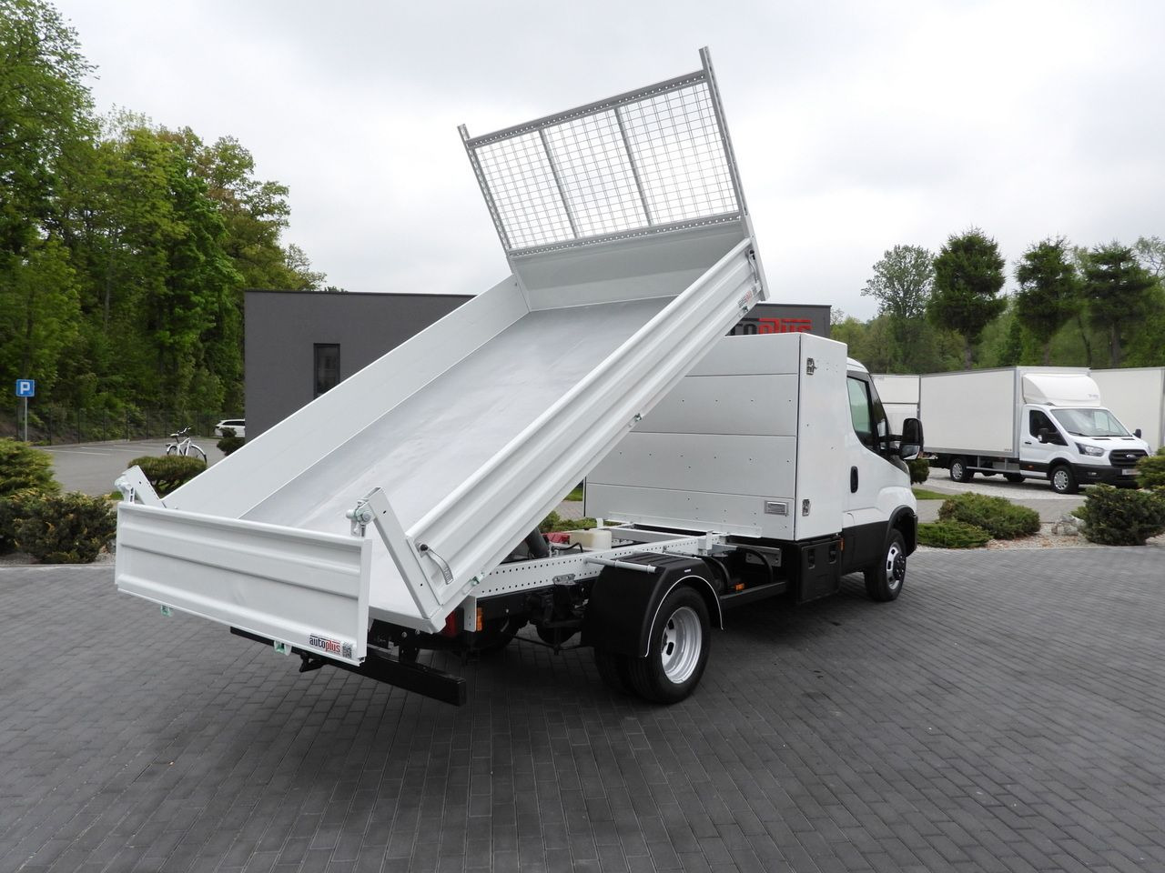 IVECO DAILY 35C14 TIPPER CRUISE CONTROL TWIN WHEELS 140HP - Dostavno vozilo istovarivač: slika 3 IVECO DAILY 35C14 TIPPER CRUISE CONTROL TWIN WHEELS 140HP - Dostavno vozilo istovarivač: slika 3