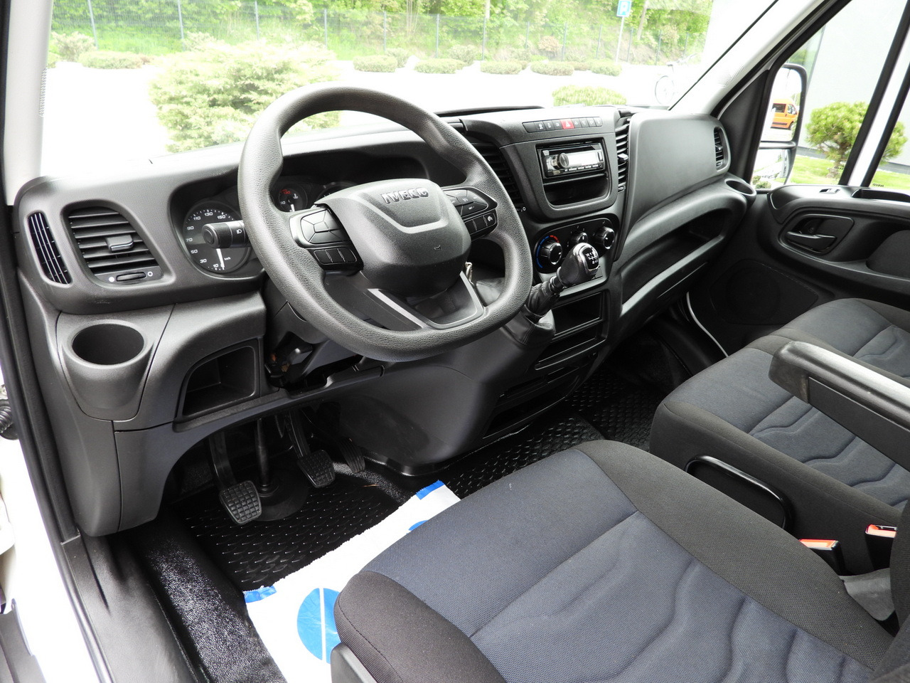 IVECO DAILY 35C14 TIPPER CRUISE CONTROL TWIN WHEELS 140HP - Dostavno vozilo istovarivač: slika 2 IVECO DAILY 35C14 TIPPER CRUISE CONTROL TWIN WHEELS 140HP - Dostavno vozilo istovarivač: slika 2