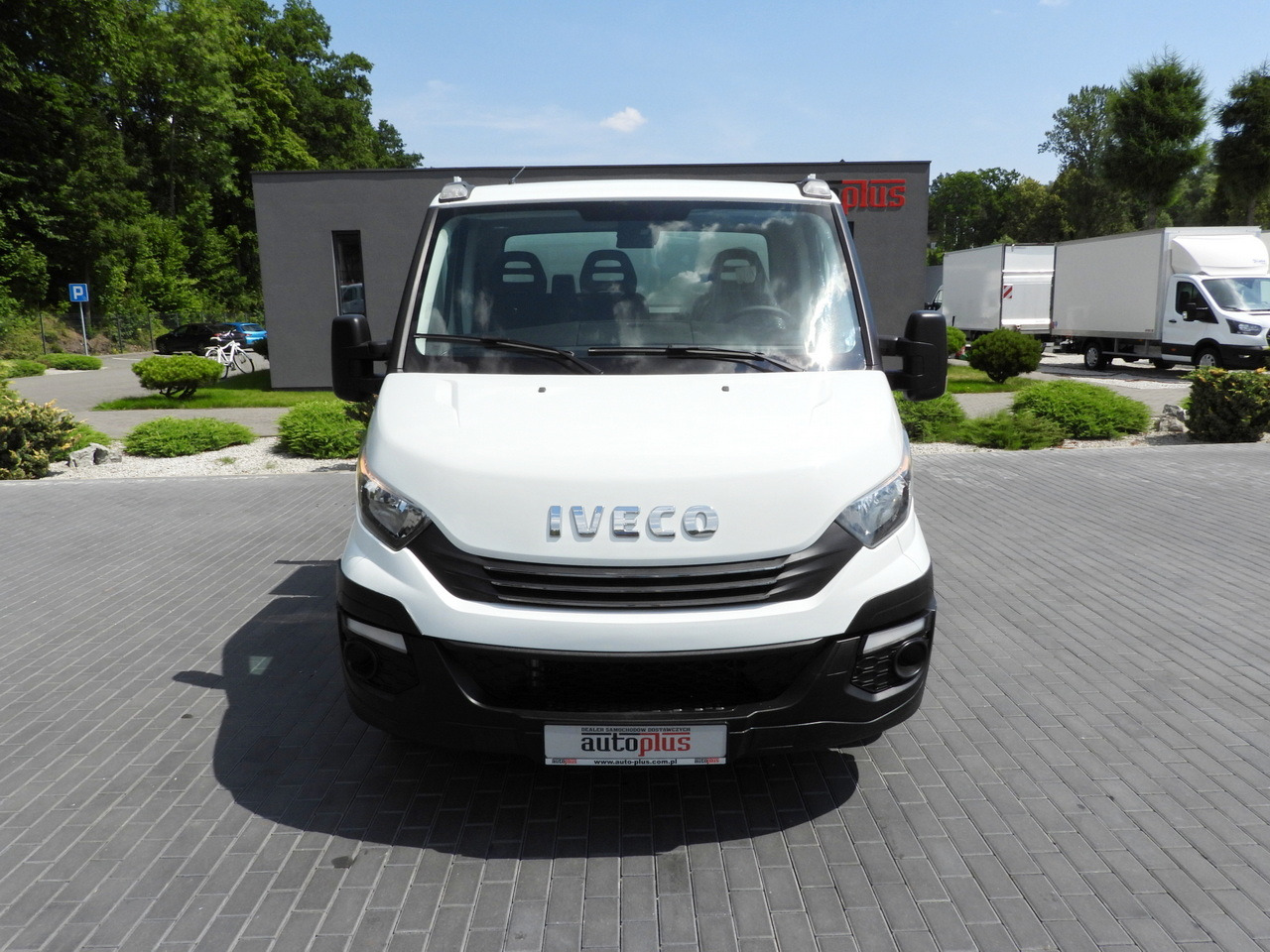 IVECO DAILY 35C15 TIPPER CRUISE CONTROL TWIN WHEELS AIR CONDITIONING 150HP - Dostavno vozilo istovarivač: slika 5 IVECO DAILY 35C15 TIPPER CRUISE CONTROL TWIN WHEELS AIR CONDITIONING 150HP - Dostavno vozilo istovarivač: slika 5