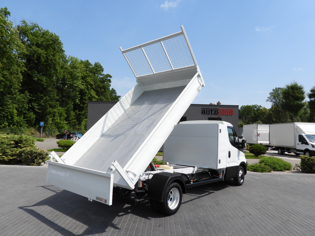 IVECO DAILY 35C15 TIPPER CRUISE CONTROL TWIN WHEELS AIR CONDITIONING 150HP - Dostavno vozilo istovarivač: slika 3 IVECO DAILY 35C15 TIPPER CRUISE CONTROL TWIN WHEELS AIR CONDITIONING 150HP - Dostavno vozilo istovarivač: slika 3