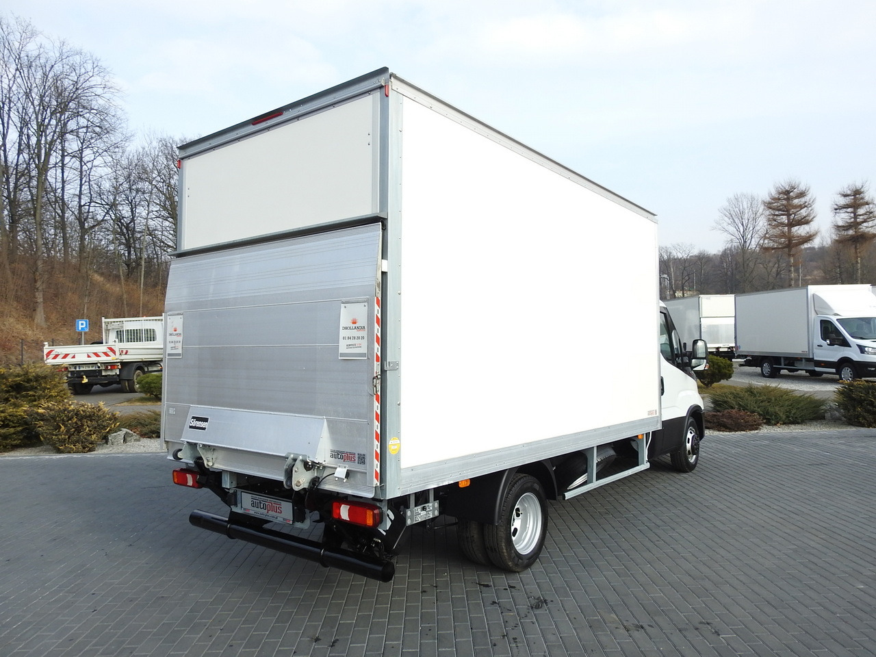 IVECO DAILY 35C16 BOX LIFT 8 PALLETS CRUISE CONTROL TWIN WHEELS AIR CONDITIONING  160HP - Dostavno vozilo hladnjača: slika 3 IVECO DAILY 35C16 BOX LIFT 8 PALLETS CRUISE CONTROL TWIN WHEELS AIR CONDITIONING  160HP - Dostavno vozilo hladnjača: slika 3