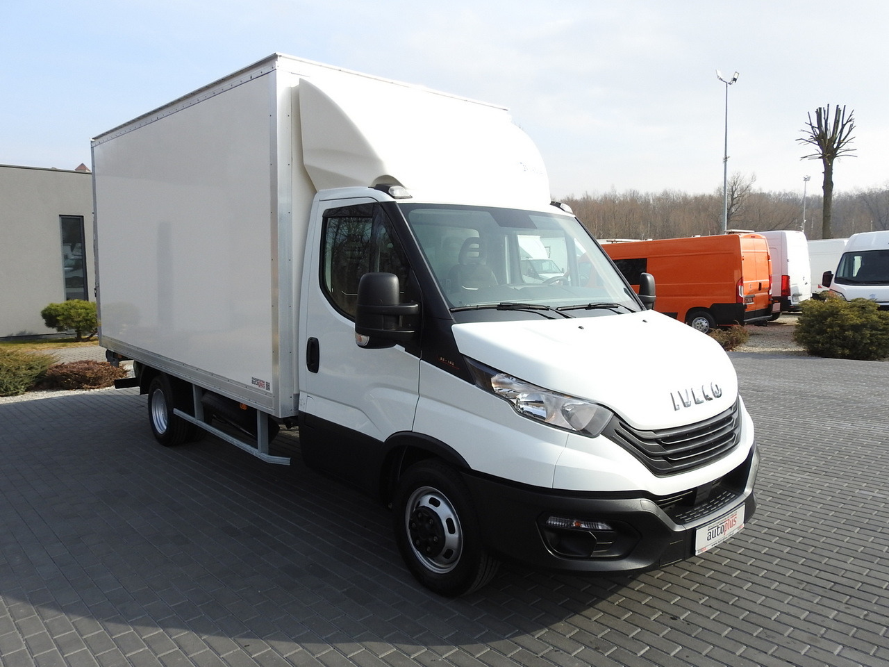 IVECO DAILY 35C16 BOX LIFT 8 PALLETS CRUISE CONTROL TWIN WHEELS AIR CONDITIONING  160HP - Dostavno vozilo hladnjača: slika 4 IVECO DAILY 35C16 BOX LIFT 8 PALLETS CRUISE CONTROL TWIN WHEELS AIR CONDITIONING  160HP - Dostavno vozilo hladnjača: slika 4