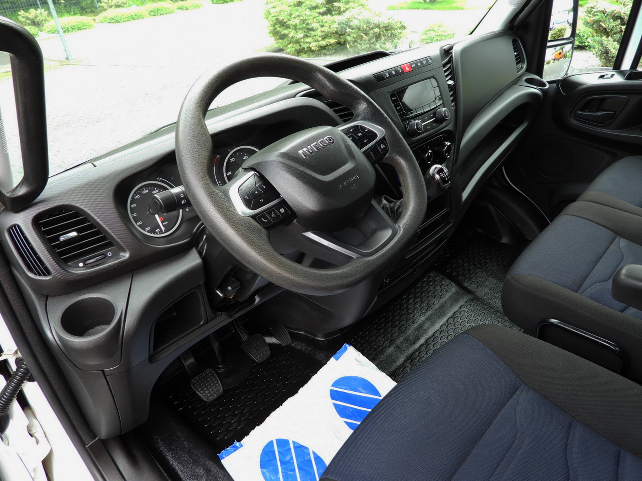 IVECO DAILY 35C16 TIPPER CRUISE CONTROL AIR CONDITIONING TWIN WHEELS 160HP - Dostavno vozilo istovarivač: slika 2 IVECO DAILY 35C16 TIPPER CRUISE CONTROL AIR CONDITIONING TWIN WHEELS 160HP - Dostavno vozilo istovarivač: slika 2