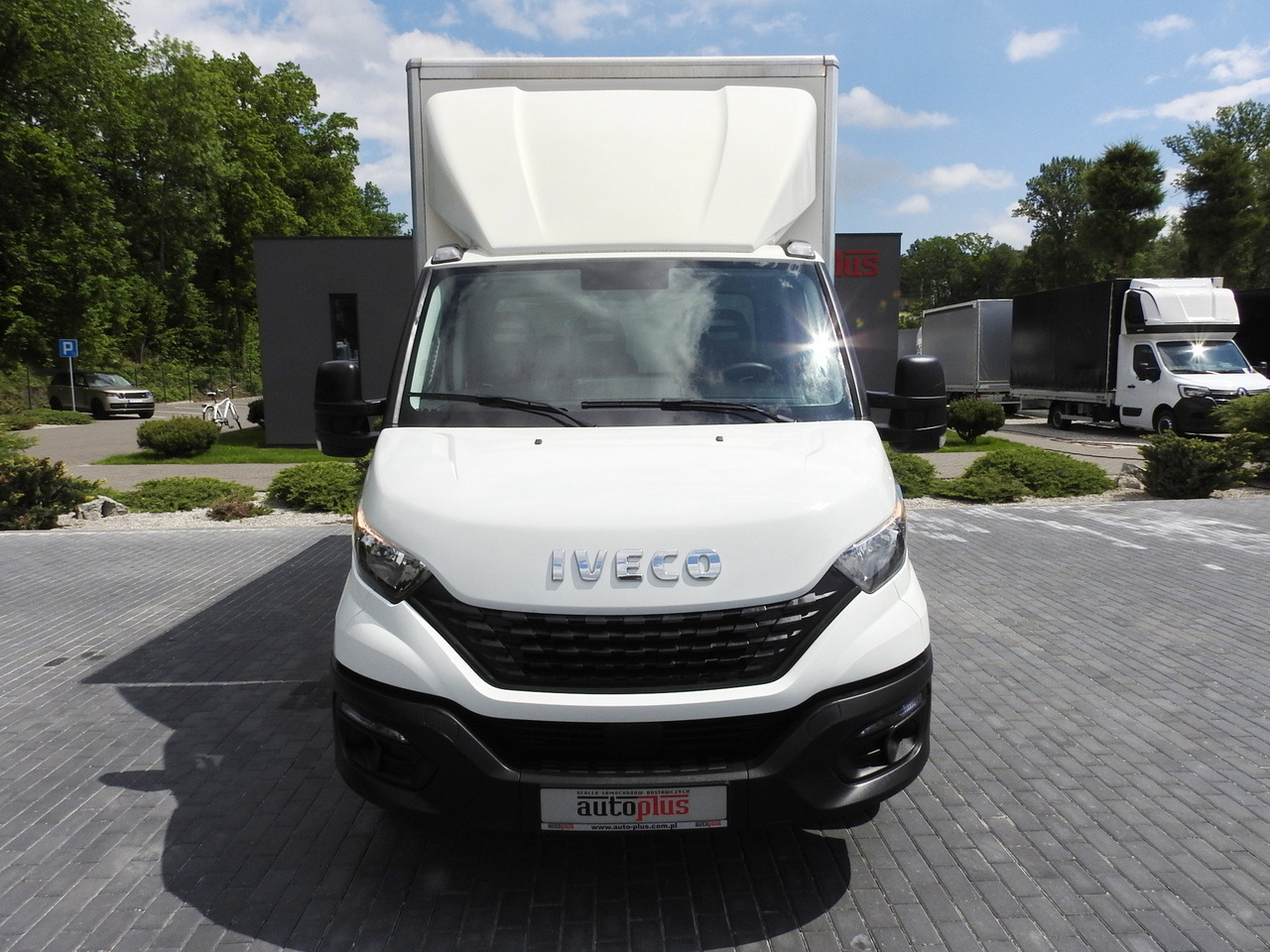 IVECO DAILY 35S14 8 PALLETS CRUISE CONTROL TWIN WHEELS AIR CONDITIONING 140HP - Dostavno vozilo sa zatvorenim sandukom: slika 5 IVECO DAILY 35S14 8 PALLETS CRUISE CONTROL TWIN WHEELS AIR CONDITIONING 140HP - Dostavno vozilo sa zatvorenim sandukom: slika 5