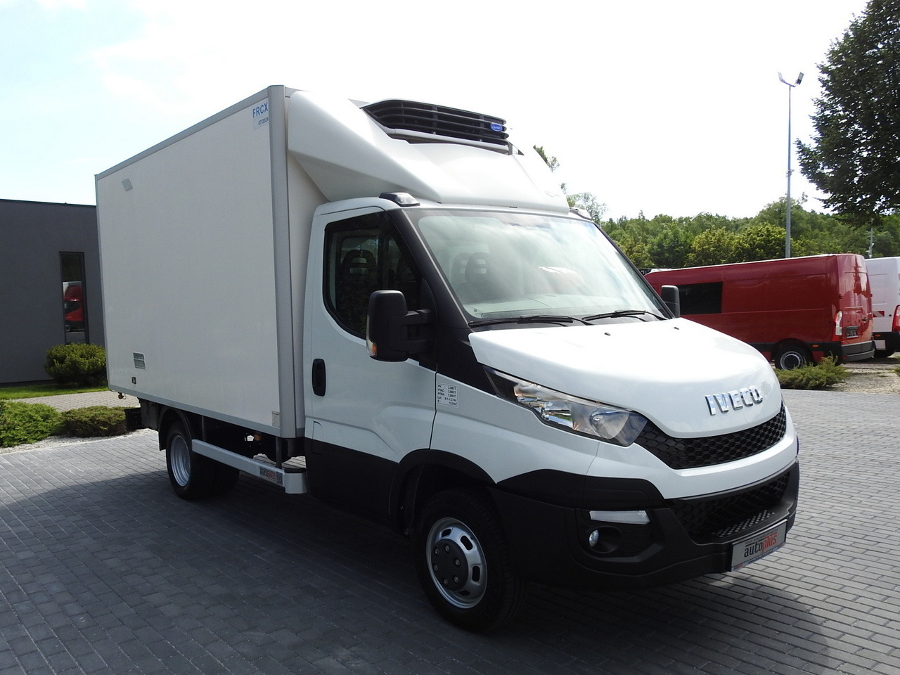 IVECO DAILY 35S15 REGRIGERATOR BOX -12*C 8 PALLETS CRUISE CONTROL TWIN WHEELS AIR CONDITIONING 150HP - Dostavno vozilo hladnjača: slika 4 IVECO DAILY 35S15 REGRIGERATOR BOX -12*C 8 PALLETS CRUISE CONTROL TWIN WHEELS AIR CONDITIONING 150HP - Dostavno vozilo hladnjača: slika 4