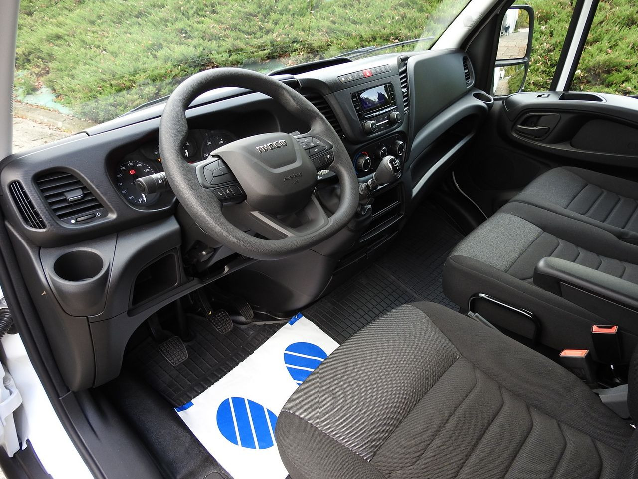 IVECO DAILY 35S16 NEW REGRIGERATOR BOX -10*C 8 PALLETS HEATING FUNCTION POWER SUPPLY 230V CRUISE CONTROL AIR CONDITIONING 160HP - Dostavno vozilo hladnjača: slika 2 IVECO DAILY 35S16 NEW REGRIGERATOR BOX -10*C 8 PALLETS HEATING FUNCTION POWER SUPPLY 230V CRUISE CONTROL AIR CONDITIONING 160HP - Dostavno vozilo hladnjača: slika 2