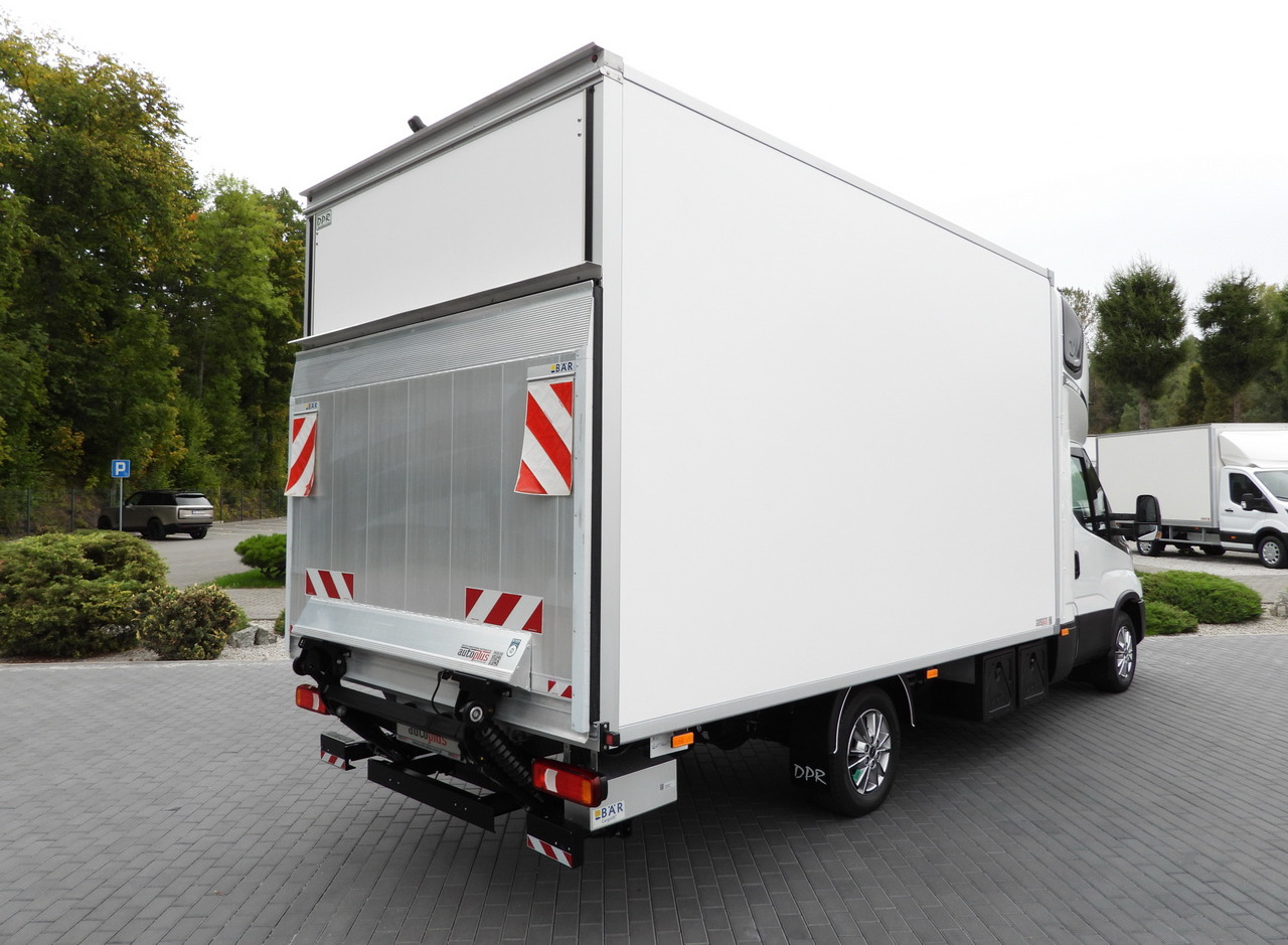 IVECO DAILY 35S18 BOX HI-MATIC LIFT 8 PALLETS CRUISE CONTROL NAVIGATION LED LIGHTS PNEUMATICS AUTOMATIC TRANSMISSION HI-MATIC AIR CONDITIONING 180HP - Dostavno vozilo sa zatvorenim sandukom: slika 3 IVECO DAILY 35S18 BOX HI-MATIC LIFT 8 PALLETS CRUISE CONTROL NAVIGATION LED LIGHTS PNEUMATICS AUTOMATIC TRANSMISSION HI-MATIC AIR CONDITIONING 180HP - Dostavno vozilo sa zatvorenim sandukom: slika 3