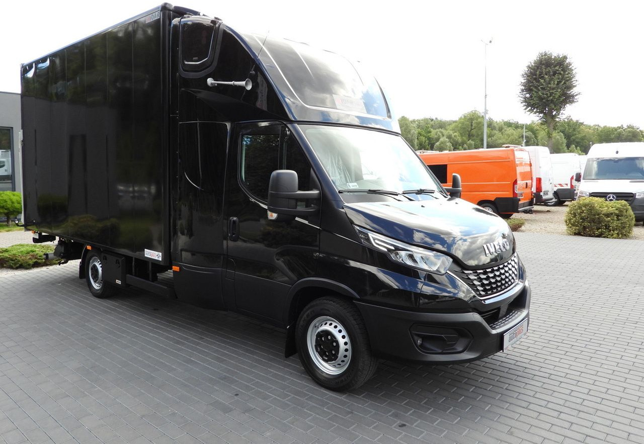 IVECO DAILY 35S18 BOX LIFT 8 PALLETS WEBASTO CRUISE CONTROL NAVIGATION LED LIGHTS PNEUMATICS AIR CONDITIONING 180HP - Dostavno vozilo sa zatvorenim sandukom: slika 4 IVECO DAILY 35S18 BOX LIFT 8 PALLETS WEBASTO CRUISE CONTROL NAVIGATION LED LIGHTS PNEUMATICS AIR CONDITIONING 180HP - Dostavno vozilo sa zatvorenim sandukom: slika 4