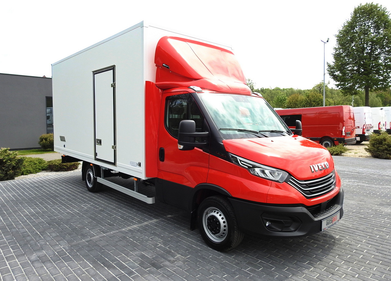 IVECO DAILY 35S18 NEW BOX 10 PALLETS CRUISE CONTROL NAVIGATION AIR CONDITIONING LED LIGHTS GUARANTEE  180HP - Dostavno vozilo hladnjača: slika 4 IVECO DAILY 35S18 NEW BOX 10 PALLETS CRUISE CONTROL NAVIGATION AIR CONDITIONING LED LIGHTS GUARANTEE  180HP - Dostavno vozilo hladnjača: slika 4