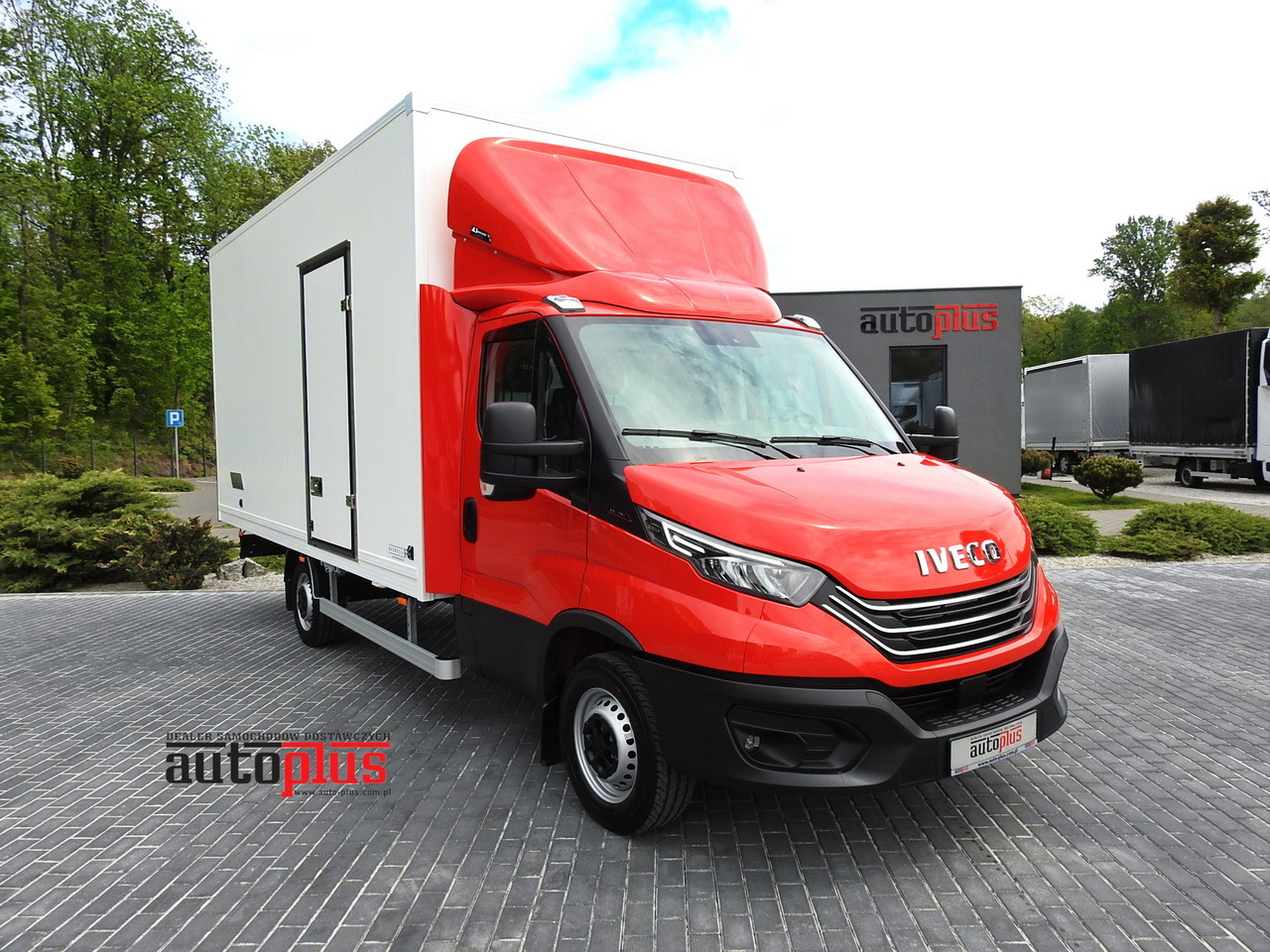 IVECO DAILY 35S18 NEW BOX 10 PALLETS CRUISE CONTROL NAVIGATION AIR CONDITIONING LED LIGHTS GUARANTEE 180HP - Dostavno vozilo sa zatvorenim sandukom: slika 1 IVECO DAILY 35S18 NEW BOX 10 PALLETS CRUISE CONTROL NAVIGATION AIR CONDITIONING LED LIGHTS GUARANTEE 180HP - Dostavno vozilo sa zatvorenim sandukom: slika 1