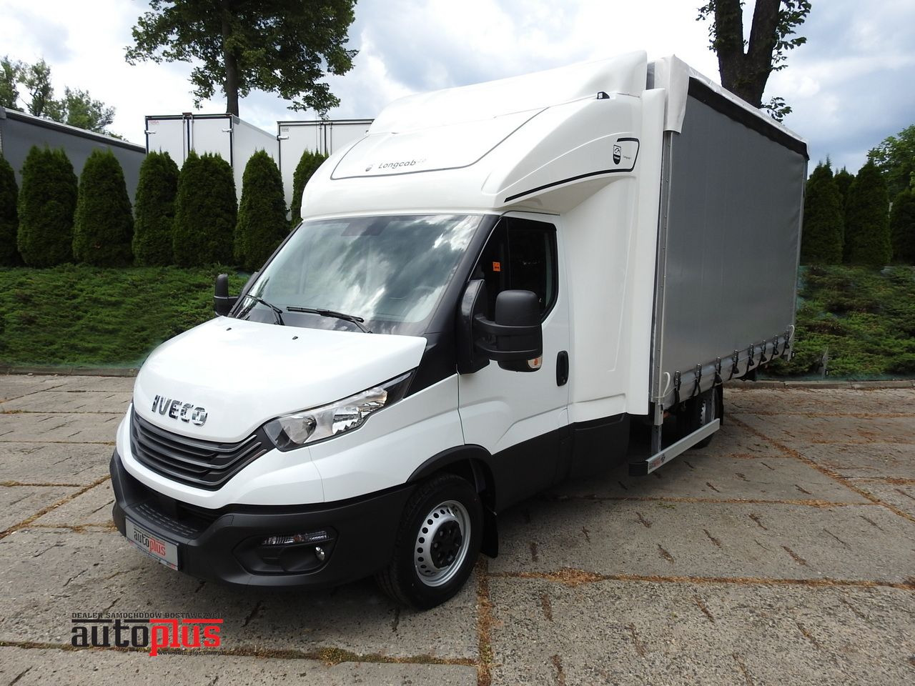 IVECO DAILY 35S18 NEW TARPAULIN WEBASTO CRUISE CONTROL AIR CONDITIONING 180HP - Dostavno vozilo sa ceradom: slika 1 IVECO DAILY 35S18 NEW TARPAULIN WEBASTO CRUISE CONTROL AIR CONDITIONING 180HP - Dostavno vozilo sa ceradom: slika 1