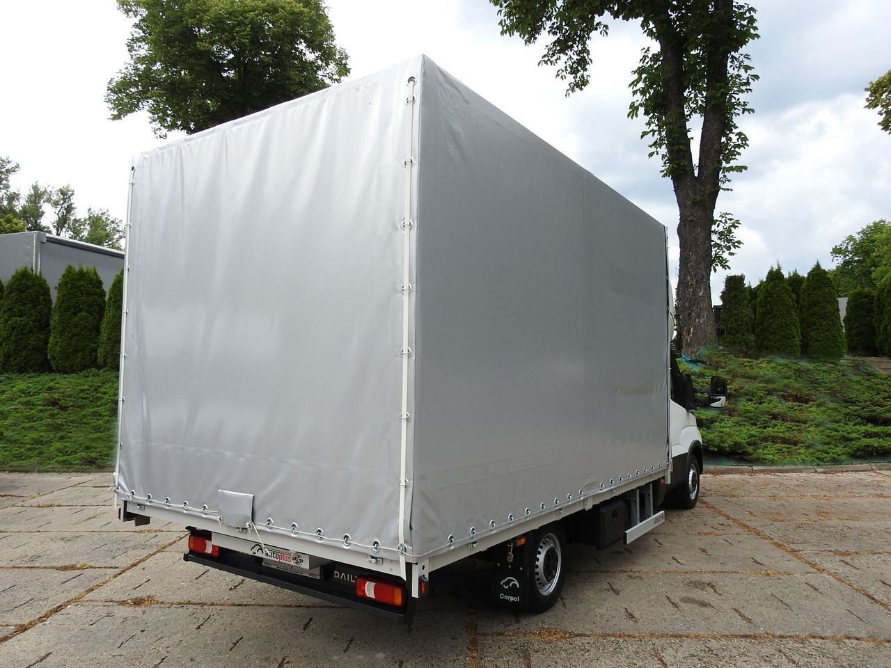 IVECO DAILY 35S18 NEW TARPAULIN WEBASTO CRUISE CONTROL AIR CONDITIONING 180HP - Dostavno vozilo sa ceradom: slika 3 IVECO DAILY 35S18 NEW TARPAULIN WEBASTO CRUISE CONTROL AIR CONDITIONING 180HP - Dostavno vozilo sa ceradom: slika 3