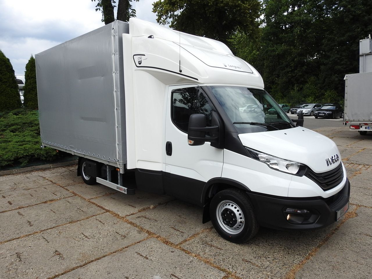 IVECO DAILY 35S18 NEW TARPAULIN WEBASTO CRUISE CONTROL AIR CONDITIONING 180HP - Dostavno vozilo sa ceradom: slika 4 IVECO DAILY 35S18 NEW TARPAULIN WEBASTO CRUISE CONTROL AIR CONDITIONING 180HP - Dostavno vozilo sa ceradom: slika 4