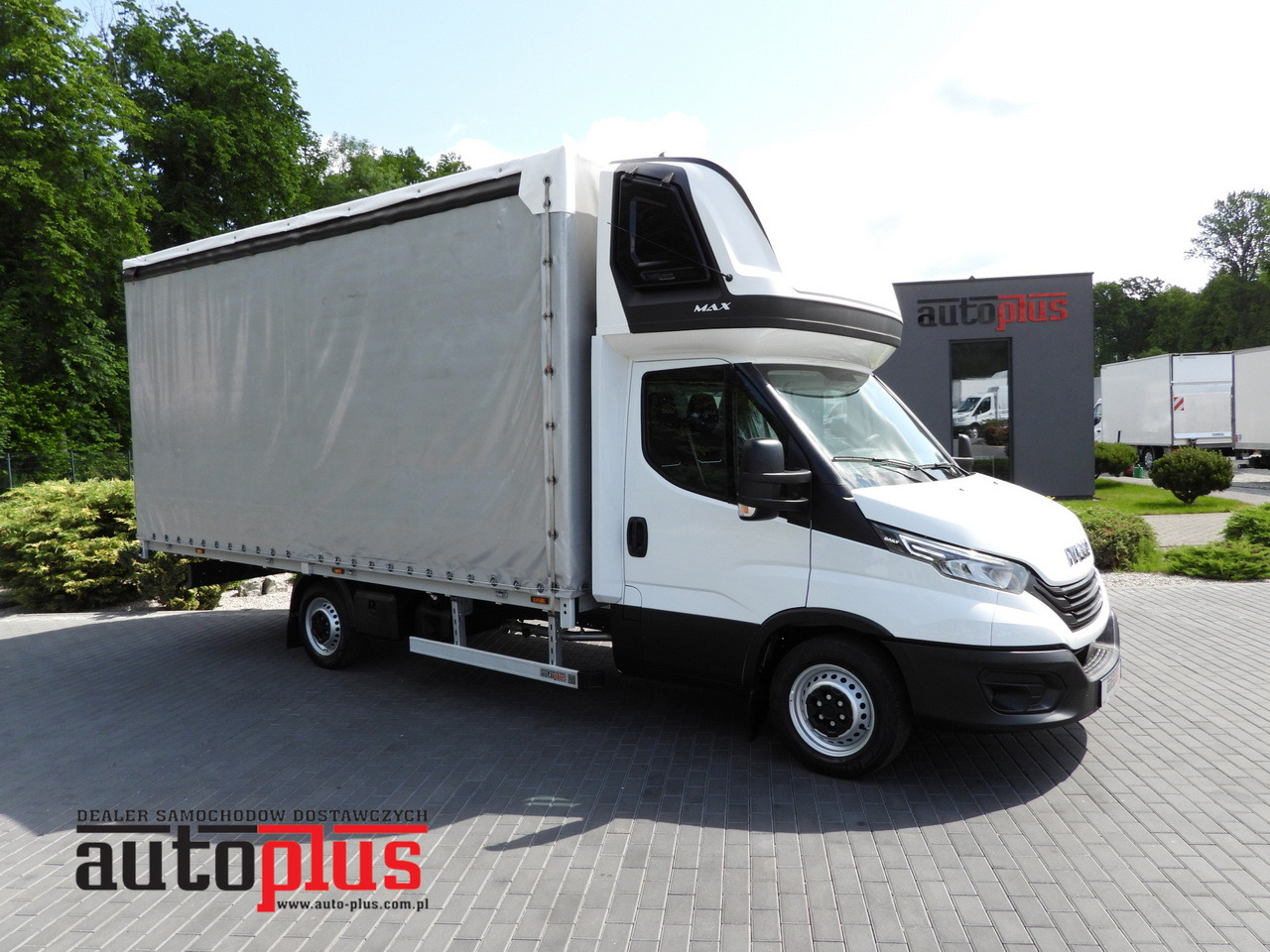 IVECO DAILY 35S18 TARPAULIN 10 PALLETS CRUISE CONTROL LED LIGHTS AIR CONDITIONING 180HP - Dostavno vozilo sa ceradom: slika 1 IVECO DAILY 35S18 TARPAULIN 10 PALLETS CRUISE CONTROL LED LIGHTS AIR CONDITIONING 180HP - Dostavno vozilo sa ceradom: slika 1