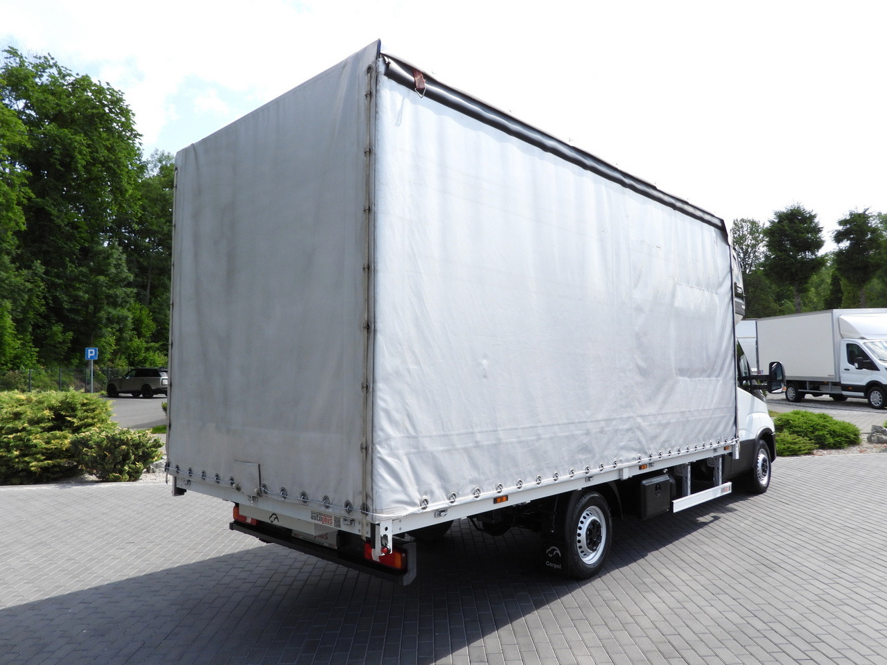 IVECO DAILY 35S18 TARPAULIN 10 PALLETS CRUISE CONTROL LED LIGHTS AIR CONDITIONING 180HP - Dostavno vozilo sa ceradom: slika 3 IVECO DAILY 35S18 TARPAULIN 10 PALLETS CRUISE CONTROL LED LIGHTS AIR CONDITIONING 180HP - Dostavno vozilo sa ceradom: slika 3