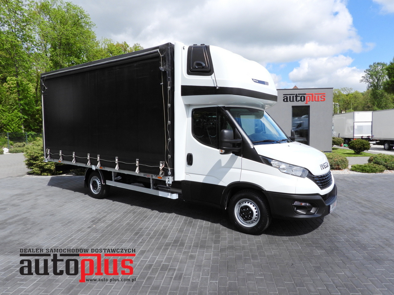 IVECO DAILY 35S18 TARPAULIN 10 PALLETS WEBASTO CRUISE CONTROL AIR CONDITIONING 180HP - Dostavno vozilo sa ceradom: slika 1 IVECO DAILY 35S18 TARPAULIN 10 PALLETS WEBASTO CRUISE CONTROL AIR CONDITIONING 180HP - Dostavno vozilo sa ceradom: slika 1