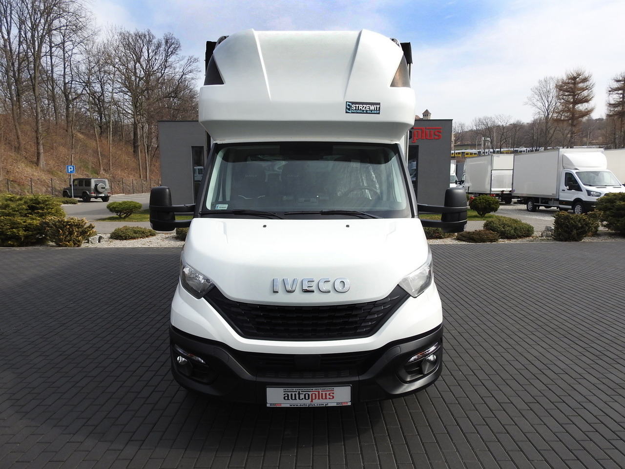 IVECO DAILY 35S18 TARPAULIN 10 PALLETS WEBASTO CRUISE CONTROL AIR CONDITIONING 180HP - Dostavno vozilo sa ceradom: slika 5 IVECO DAILY 35S18 TARPAULIN 10 PALLETS WEBASTO CRUISE CONTROL AIR CONDITIONING 180HP - Dostavno vozilo sa ceradom: slika 5