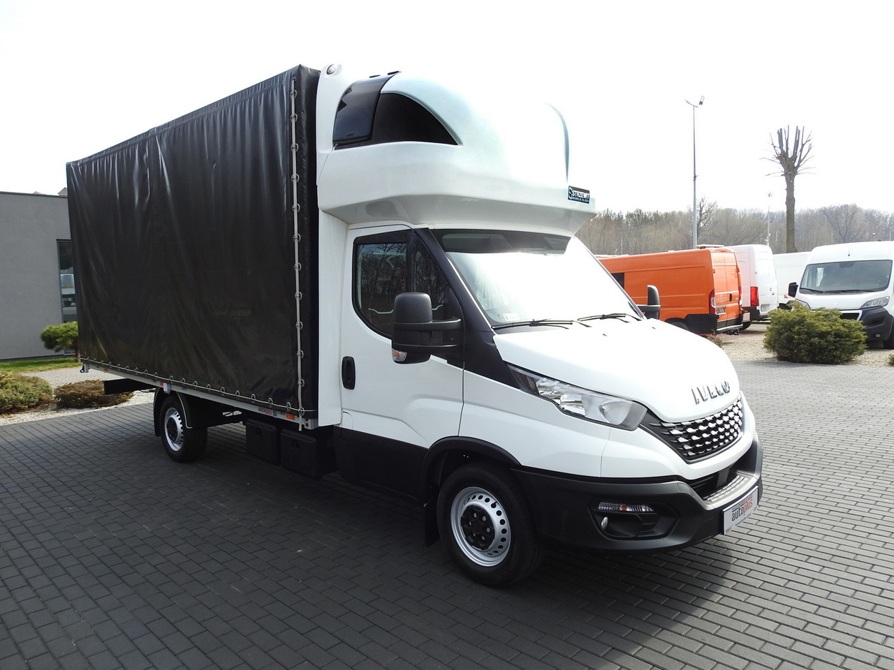 IVECO DAILY 35S18 TARPAULIN 10 PALLETS WEBASTO CRUISE CONTROL AIR CONDITIONING 180HP - Dostavno vozilo sa ceradom: slika 4 IVECO DAILY 35S18 TARPAULIN 10 PALLETS WEBASTO CRUISE CONTROL AIR CONDITIONING 180HP - Dostavno vozilo sa ceradom: slika 4