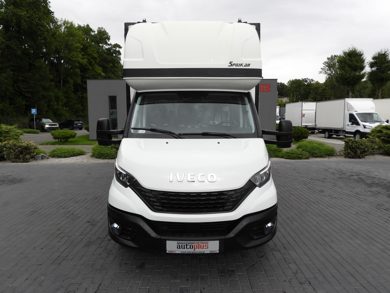IVECO DAILY 35S18 TARPAULIN 10 PALLETS WEBASTO CRUISE CONTROL LED LIGHTS PNEUMATICS AIR CONDITIONING 180HP - Dostavno vozilo sa ceradom: slika 5 IVECO DAILY 35S18 TARPAULIN 10 PALLETS WEBASTO CRUISE CONTROL LED LIGHTS PNEUMATICS AIR CONDITIONING 180HP - Dostavno vozilo sa ceradom: slika 5