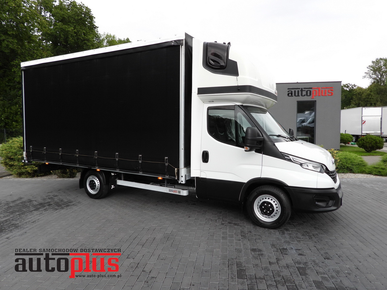 IVECO DAILY 35S18 TARPAULIN 10 PALLETS WEBASTO CRUISE CONTROL NAVIGATION LED LIGHTS AIR CONDITIONING 180HP - Dostavno vozilo sa ceradom: slika 1 IVECO DAILY 35S18 TARPAULIN 10 PALLETS WEBASTO CRUISE CONTROL NAVIGATION LED LIGHTS AIR CONDITIONING 180HP - Dostavno vozilo sa ceradom: slika 1