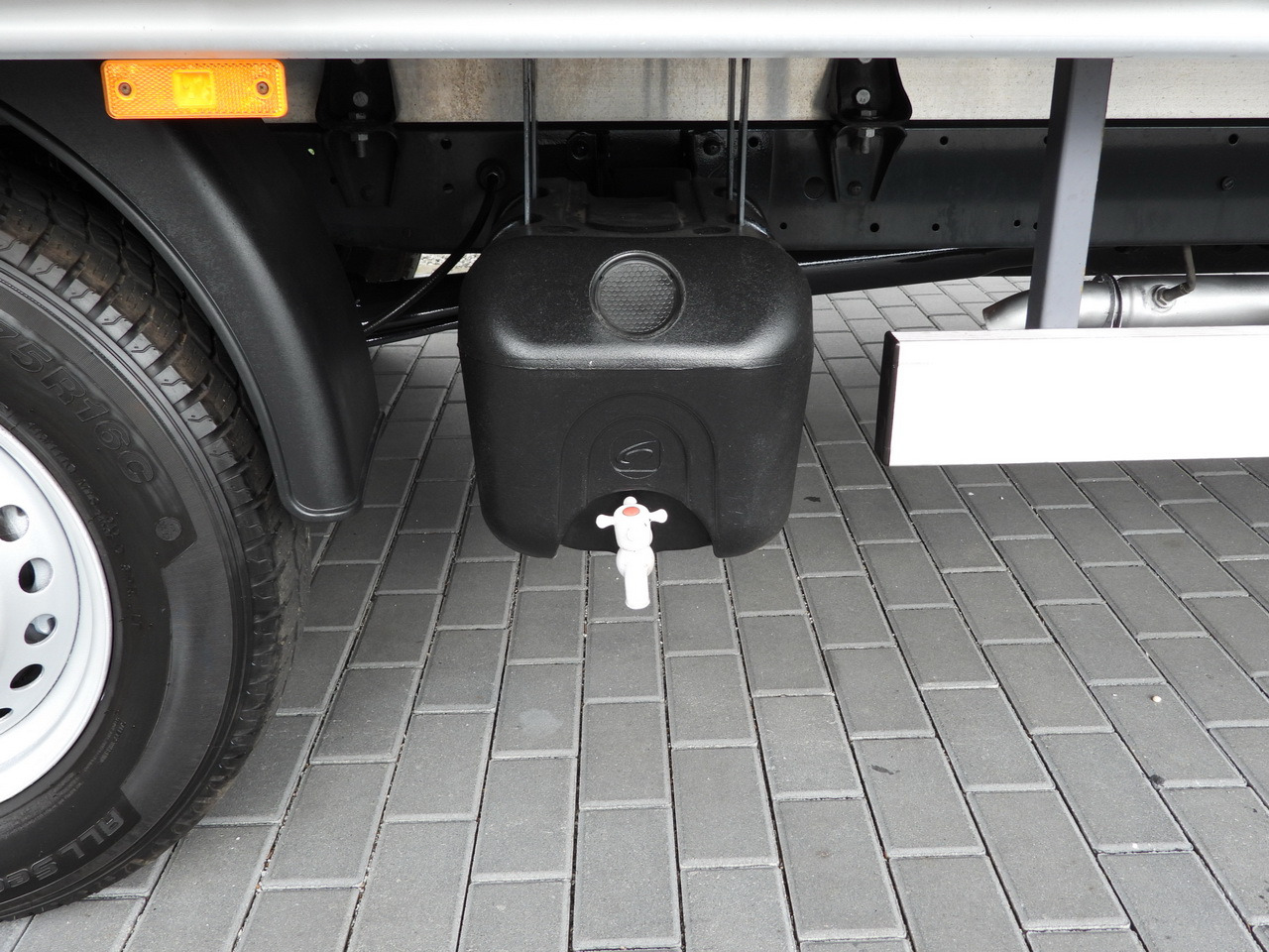 Dostavno vozilo sa ceradom IVECO DAILY 35S18 TARPAULIN 10 PALLETS WEBASTO CRUISE CONTROL NAVIGATION LED LIGHTS AIR CONDITIONING  180HP: slika 27