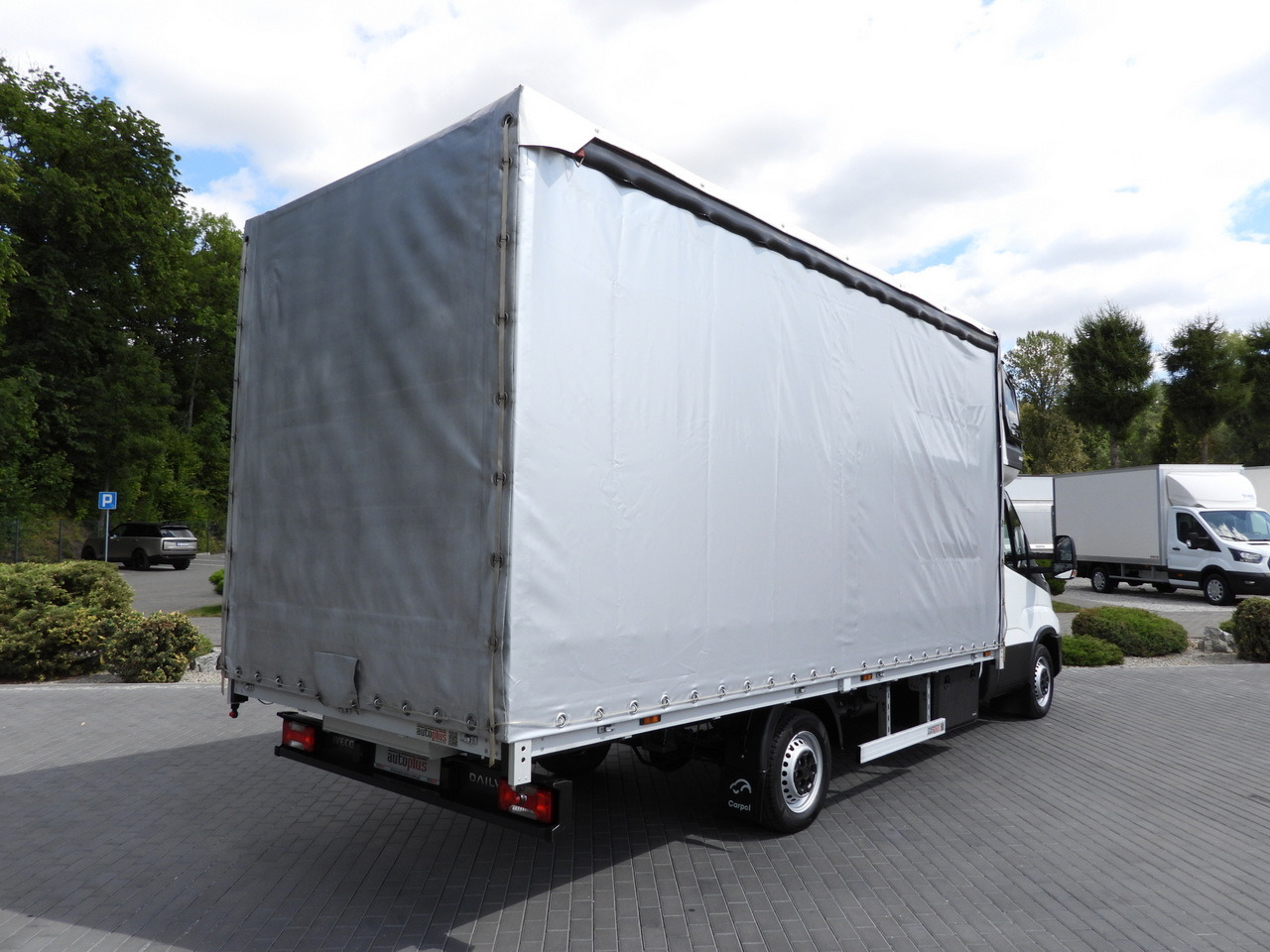 IVECO DAILY 35S18 TARPAULIN 10 PALLETS WEBASTO CRUISE CONTROL NAVIGATION LED LIGHTS AIR CONDITIONING 180HP - Dostavno vozilo sa ceradom: slika 3 IVECO DAILY 35S18 TARPAULIN 10 PALLETS WEBASTO CRUISE CONTROL NAVIGATION LED LIGHTS AIR CONDITIONING 180HP - Dostavno vozilo sa ceradom: slika 3