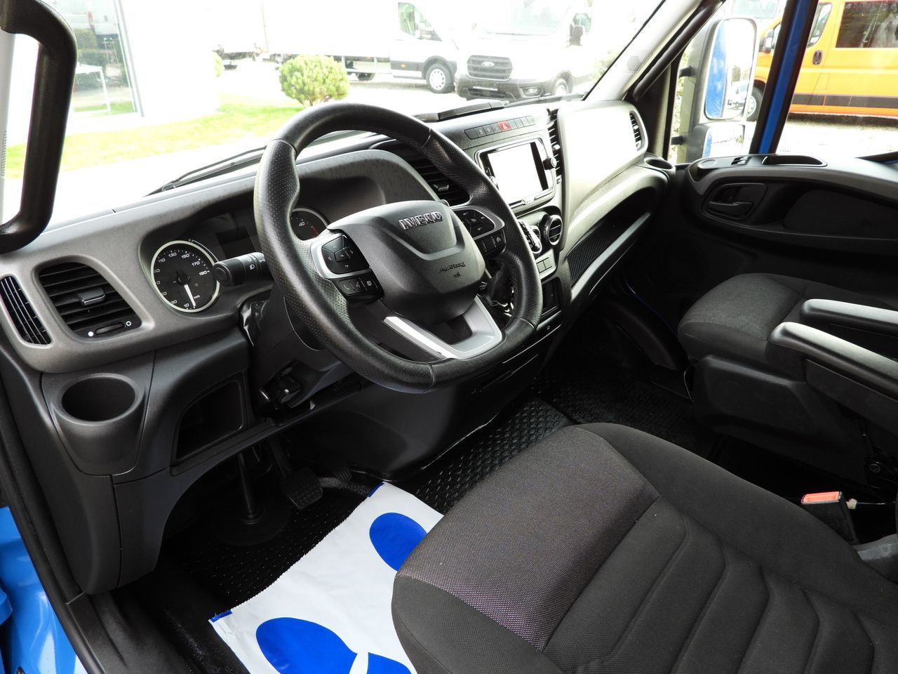 IVECO DAILY 35S21 TARPAULIN 10 PALLETS WEBASTO CRUISE CONTROL NAVIGATION LED LIGHTS AUTOMATIC TRANSMISSION HI-MATIC AIR CONDITIONING 210HP - Dostavno vozilo sa ceradom: slika 2 IVECO DAILY 35S21 TARPAULIN 10 PALLETS WEBASTO CRUISE CONTROL NAVIGATION LED LIGHTS AUTOMATIC TRANSMISSION HI-MATIC AIR CONDITIONING 210HP - Dostavno vozilo sa ceradom: slika 2