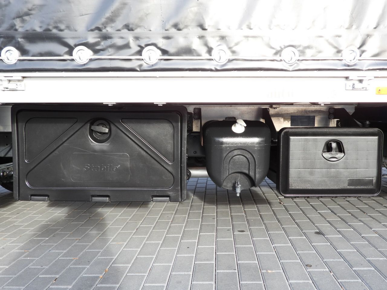 IVECO DAILY 35S21 TARPAULIN 10 PALLETS WEBASTO CRUISE CONTROL NAVIGATION LED LIGHTS AUTOMATIC TRANSMISSION HI-MATIC AIR CONDITIONING 210HP IVECO DAILY 35S21 TARPAULIN 10 PALLETS WEBASTO CRUISE CONTROL NAVIGATION LED LIGHTS AUTOMATIC TRANSMISSION HI-MATIC AIR CONDITIONING 210HP: slika 24 IVECO DAILY 35S21 TARPAULIN 10 PALLETS WEBASTO CRUISE CONTROL NAVIGATION LED LIGHTS AUTOMATIC TRANSMISSION HI-MATIC AIR CONDITIONING 210HP IVECO DAILY 35S21 TARPAULIN 10 PALLETS WEBASTO CRUISE CONTROL NAVIGATION LED LIGHTS AUTOMATIC TRANSMISSION HI-MATIC AIR CONDITIONING 210HP: slika 24