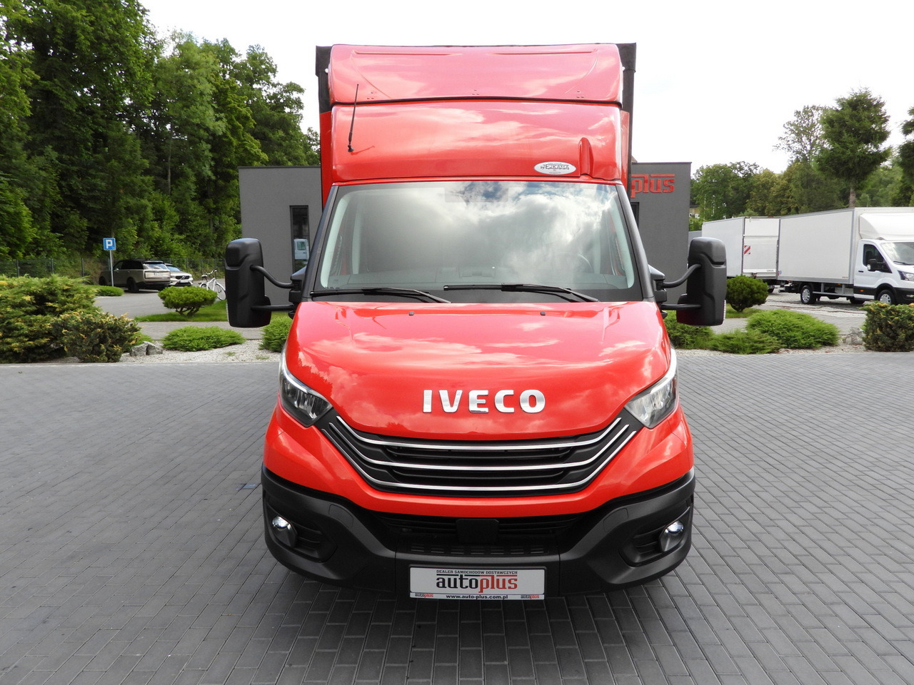 IVECO DAILY 35S21 TARPAULIN 10 PALLETS WEBASTO CRUISE CONTROL NAVIGATION LED LIGHTS PNEUMATICS AUTOMATIC TRANSMISSION HI-MATIC AIR CONDITIONING 210HP - Dostavno vozilo sa ceradom: slika 5 IVECO DAILY 35S21 TARPAULIN 10 PALLETS WEBASTO CRUISE CONTROL NAVIGATION LED LIGHTS PNEUMATICS AUTOMATIC TRANSMISSION HI-MATIC AIR CONDITIONING 210HP - Dostavno vozilo sa ceradom: slika 5
