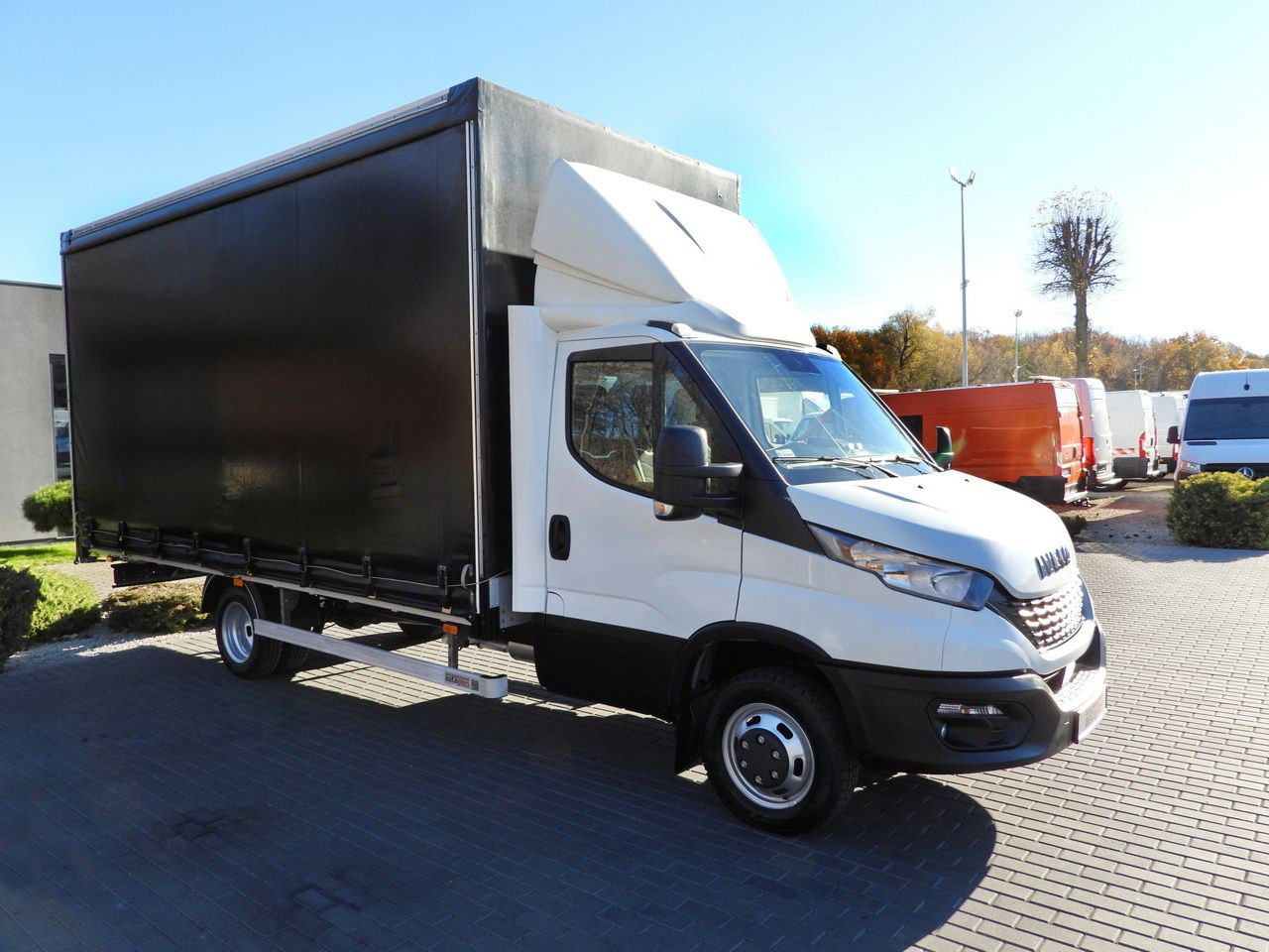 IVECO DAILY 50C17 TARPAULIN 10 PALLETS CRUISE CONTROL TWIN WHEELS AIR CONDITIONING 180HP - Dostavno vozilo sa ceradom: slika 4 IVECO DAILY 50C17 TARPAULIN 10 PALLETS CRUISE CONTROL TWIN WHEELS AIR CONDITIONING 180HP - Dostavno vozilo sa ceradom: slika 4