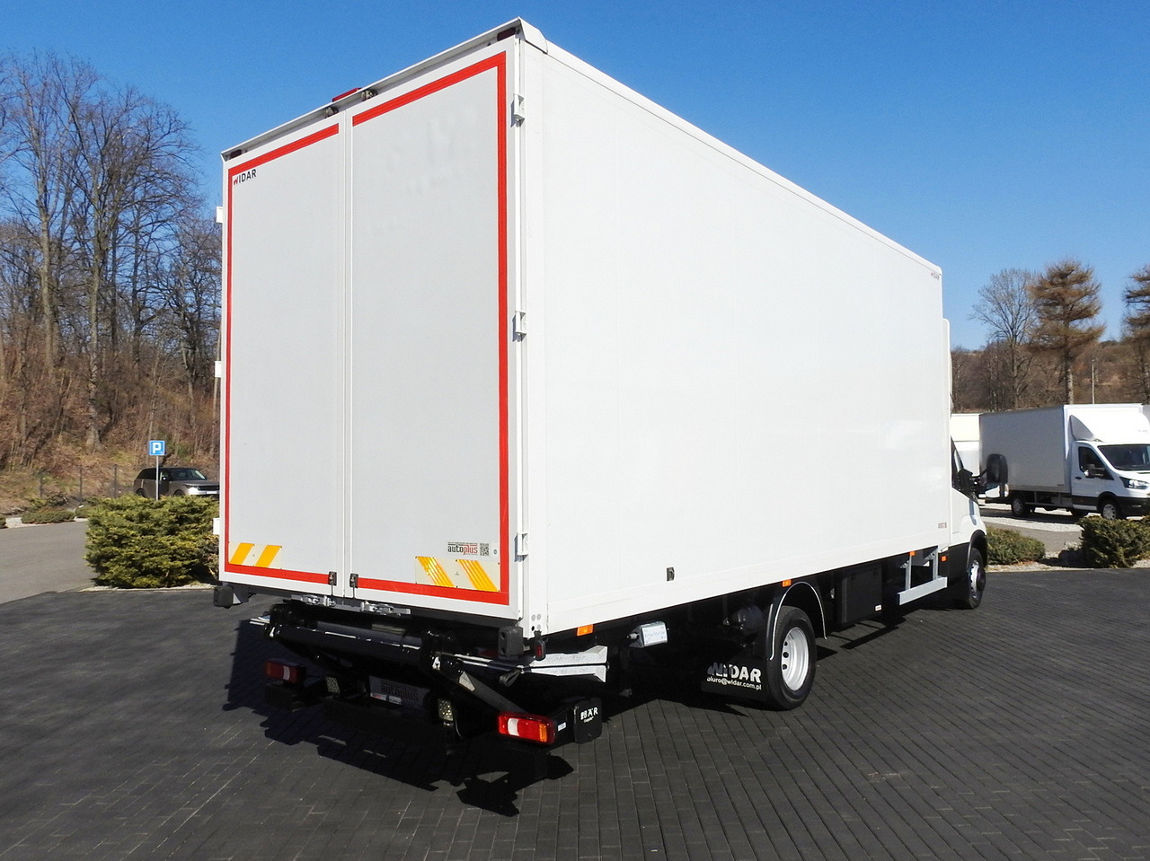 IVECO DAILY 70C18 BOX LIFT 14 PALLETS WEBASTO CRUISE CONTROL NAVIGATION LED LIGHTS TWIN WHEELS AIR CONDITIONING 180HP - Dostavno vozilo sa zatvorenim sandukom: slika 3 IVECO DAILY 70C18 BOX LIFT 14 PALLETS WEBASTO CRUISE CONTROL NAVIGATION LED LIGHTS TWIN WHEELS AIR CONDITIONING 180HP - Dostavno vozilo sa zatvorenim sandukom: slika 3