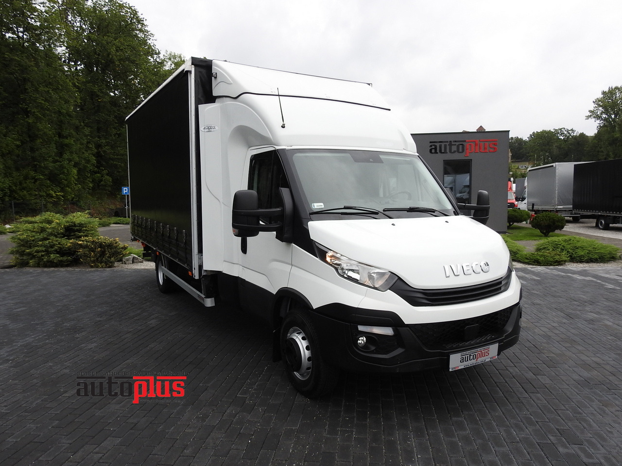 IVECO DAILY 70C18 TARPAULIN LIFT 12 PALLETS WEBASTO CRUISE CONTROL TWIN WHEELS AIR CONDITIONING 180HP - Dostavno vozilo sa ceradom: slika 1 IVECO DAILY 70C18 TARPAULIN LIFT 12 PALLETS WEBASTO CRUISE CONTROL TWIN WHEELS AIR CONDITIONING 180HP - Dostavno vozilo sa ceradom: slika 1