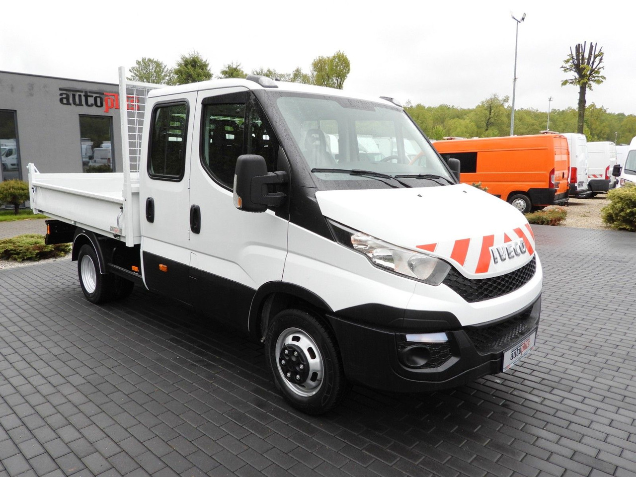 Iveco DAILY 35C13 KIPPER DOPPELKABINE DOKA 7 SITZE A/C - Dostavno vozilo istovarivač, Dostavno vozilo sa duplom kabinom: slika 4 Iveco DAILY 35C13 KIPPER DOPPELKABINE DOKA 7 SITZE A/C - Dostavno vozilo istovarivač, Dostavno vozilo sa duplom kabinom: slika 4