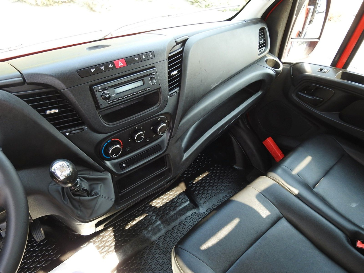 Dostavno vozilo istovarivač Iveco DAILY 35C13 KIPPER TEMPOMAT A/C ZWILLINGSRÄDER: slika 25