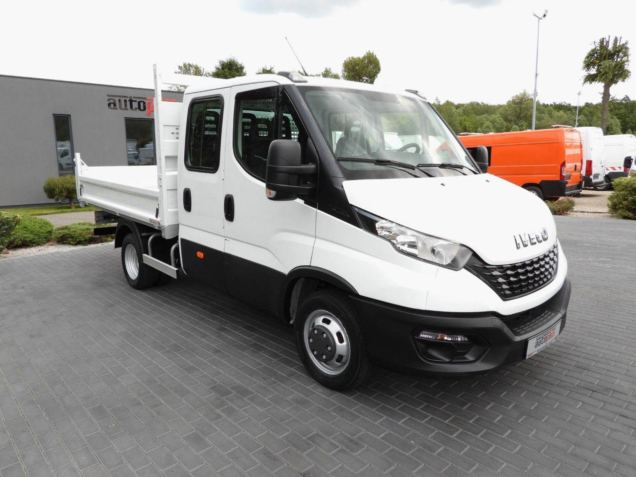 Iveco DAILY 35C14 KIPPER DOPPELKABINE DOKA 6 SITZE A/C - Dostavno vozilo istovarivač, Dostavno vozilo sa duplom kabinom: slika 4 Iveco DAILY 35C14 KIPPER DOPPELKABINE DOKA 6 SITZE A/C - Dostavno vozilo istovarivač, Dostavno vozilo sa duplom kabinom: slika 4