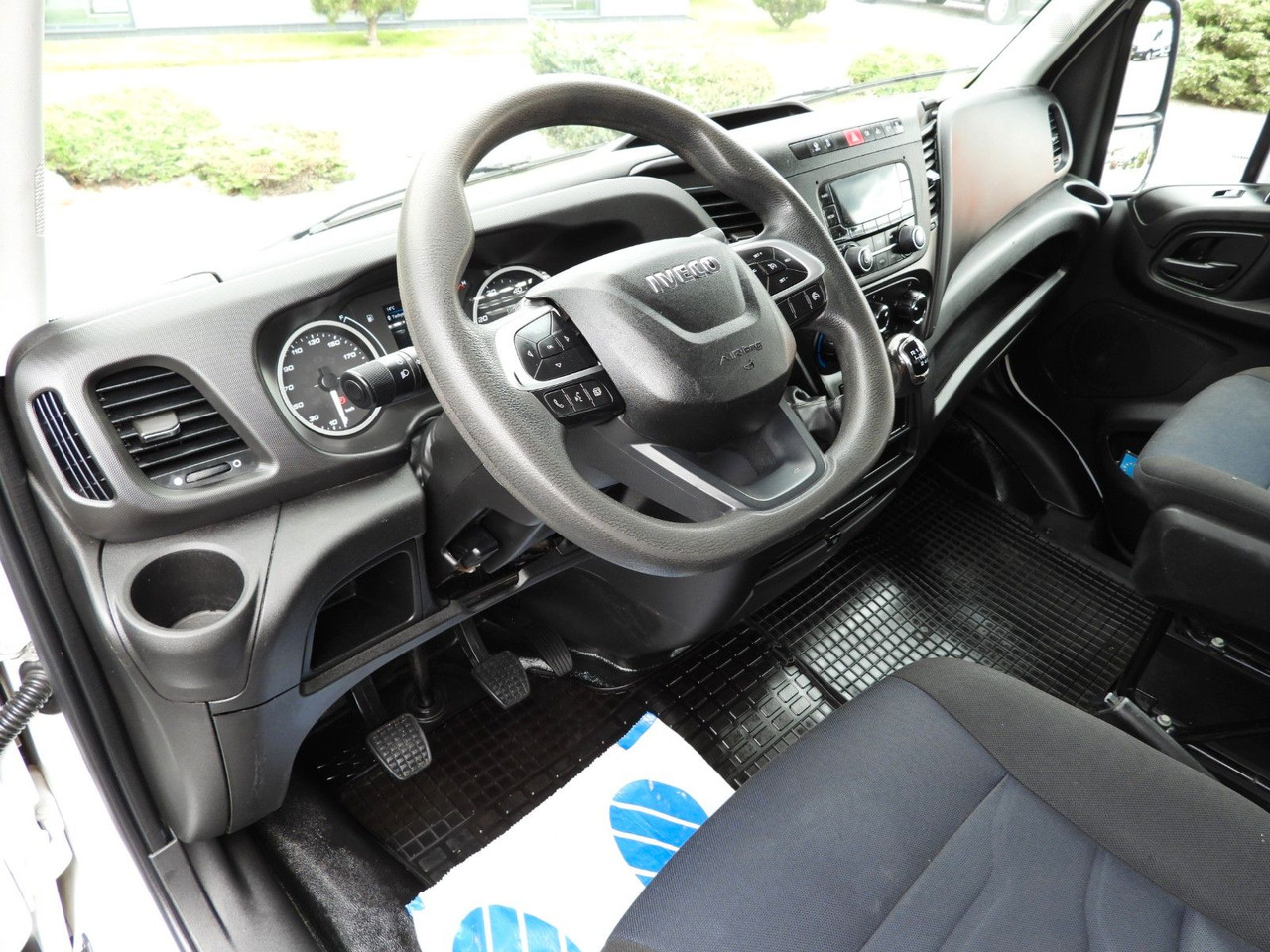 Iveco DAILY 35C14 KIPPER DOPPELKABINE DOKA 6 SITZE A/C - Dostavno vozilo istovarivač, Dostavno vozilo sa duplom kabinom: slika 2 Iveco DAILY 35C14 KIPPER DOPPELKABINE DOKA 6 SITZE A/C - Dostavno vozilo istovarivač, Dostavno vozilo sa duplom kabinom: slika 2