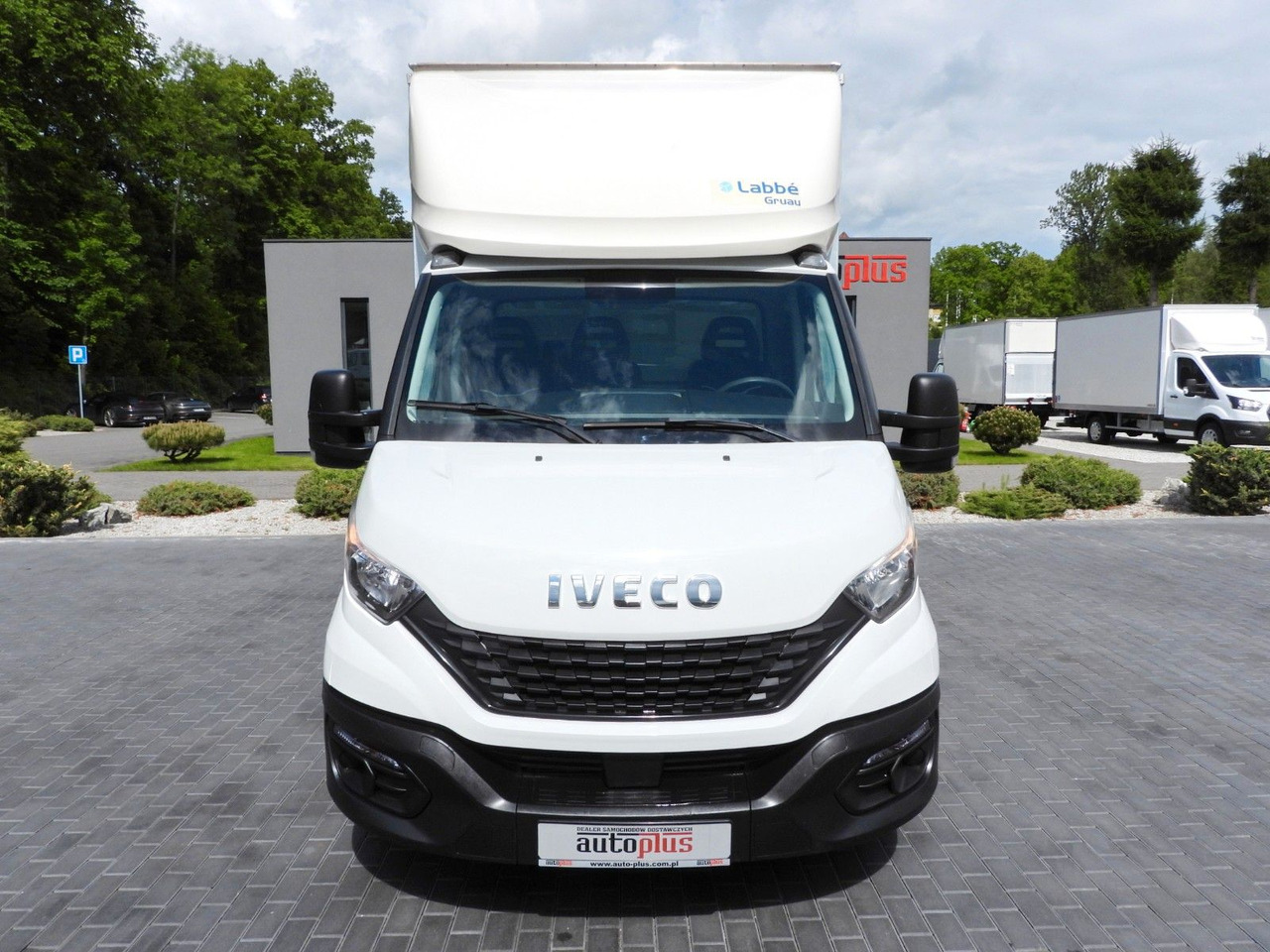 Iveco DAILY 35C16 KOFFER AUFZUG 8 PALETTEN TEMPOMAT Iveco DAILY 35C16 KOFFER AUFZUG 8 PALETTEN TEMPOMAT - Dostavno vozilo sa zatvorenim sandukom: slika 5 Iveco DAILY 35C16 KOFFER AUFZUG 8 PALETTEN TEMPOMAT Iveco DAILY 35C16 KOFFER AUFZUG 8 PALETTEN TEMPOMAT - Dostavno vozilo sa zatvorenim sandukom: slika 5