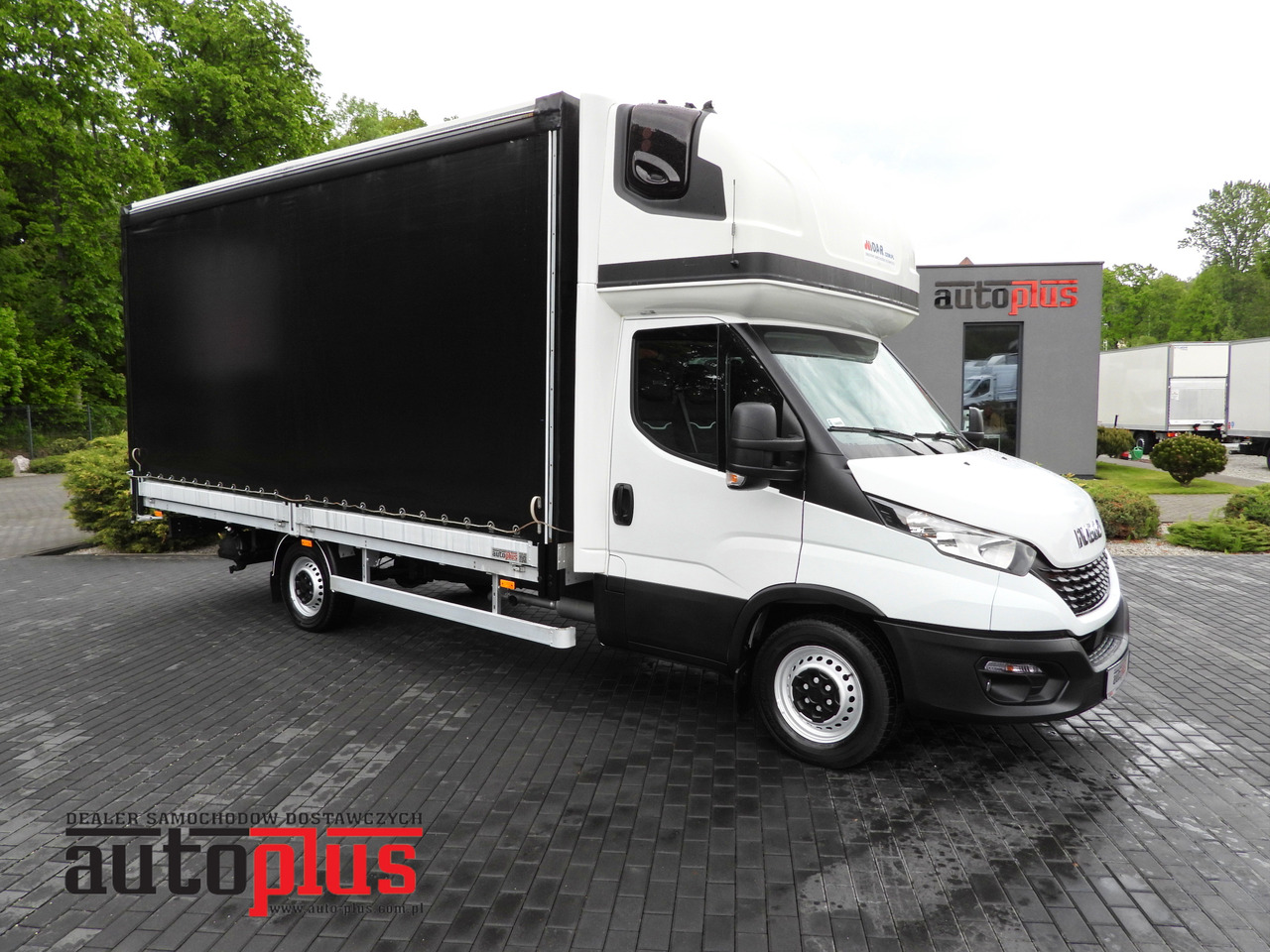 Iveco DAILY 35S18 PRITSCHE PLANE 10 PALETTEN WEBASTO - Dostavno vozilo sa ceradom: slika 1 Iveco DAILY 35S18 PRITSCHE PLANE 10 PALETTEN WEBASTO - Dostavno vozilo sa ceradom: slika 1