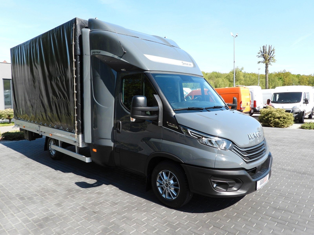 Iveco DAILY 35S18 PRITSCHE PLANE 10 PALETTEN WEBASTO - Dostavno vozilo sa ceradom, Dostavno vozilo sa duplom kabinom: slika 4 Iveco DAILY 35S18 PRITSCHE PLANE 10 PALETTEN WEBASTO - Dostavno vozilo sa ceradom, Dostavno vozilo sa duplom kabinom: slika 4