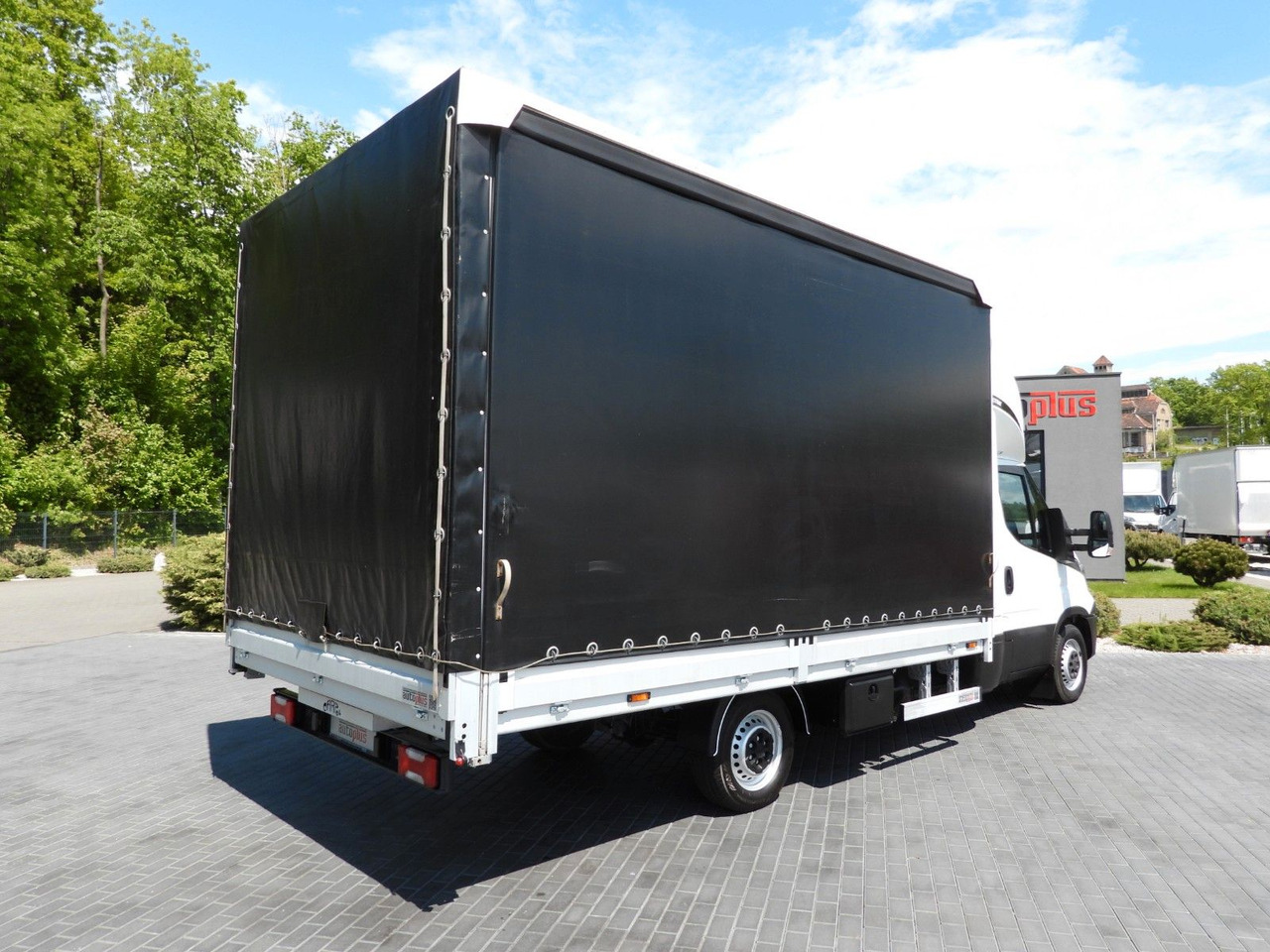 Iveco DAILY 35S18 PRITSCHE PLANE 10 PALETTEN WEBASTO - Dostavno vozilo sa ceradom, Dostavno vozilo sa duplom kabinom: slika 3 Iveco DAILY 35S18 PRITSCHE PLANE 10 PALETTEN WEBASTO - Dostavno vozilo sa ceradom, Dostavno vozilo sa duplom kabinom: slika 3