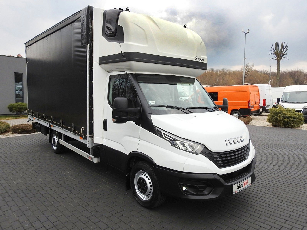 Iveco DAILY 35S18 PRITSCHE PLANE 10 PALLETS WEBASTO - Dostavno vozilo sa ceradom: slika 4 Iveco DAILY 35S18 PRITSCHE PLANE 10 PALLETS WEBASTO - Dostavno vozilo sa ceradom: slika 4