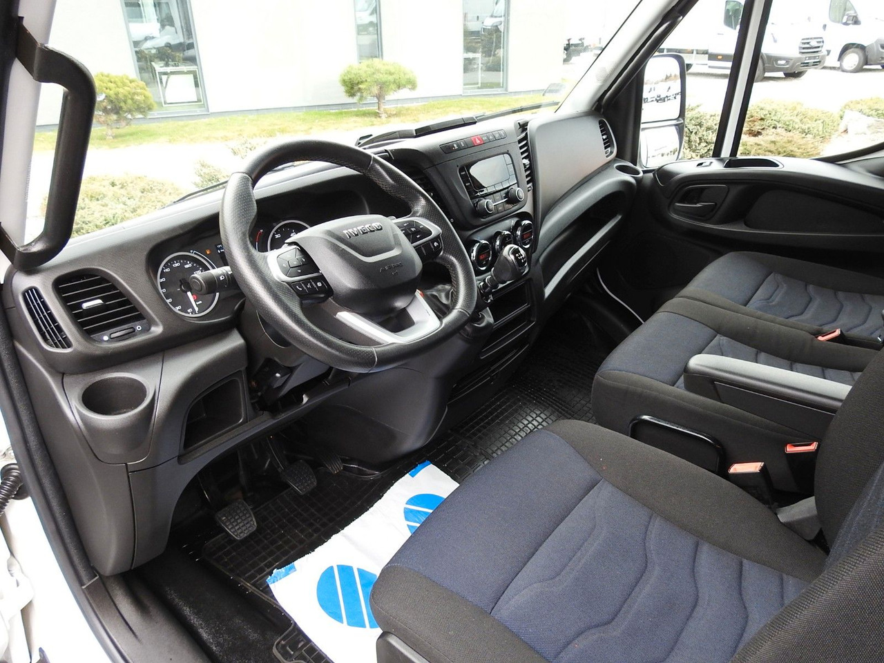 Iveco DAILY 35S18 PRITSCHE PLANE 10 PALLETS WEBASTO - Dostavno vozilo sa ceradom: slika 2 Iveco DAILY 35S18 PRITSCHE PLANE 10 PALLETS WEBASTO - Dostavno vozilo sa ceradom: slika 2