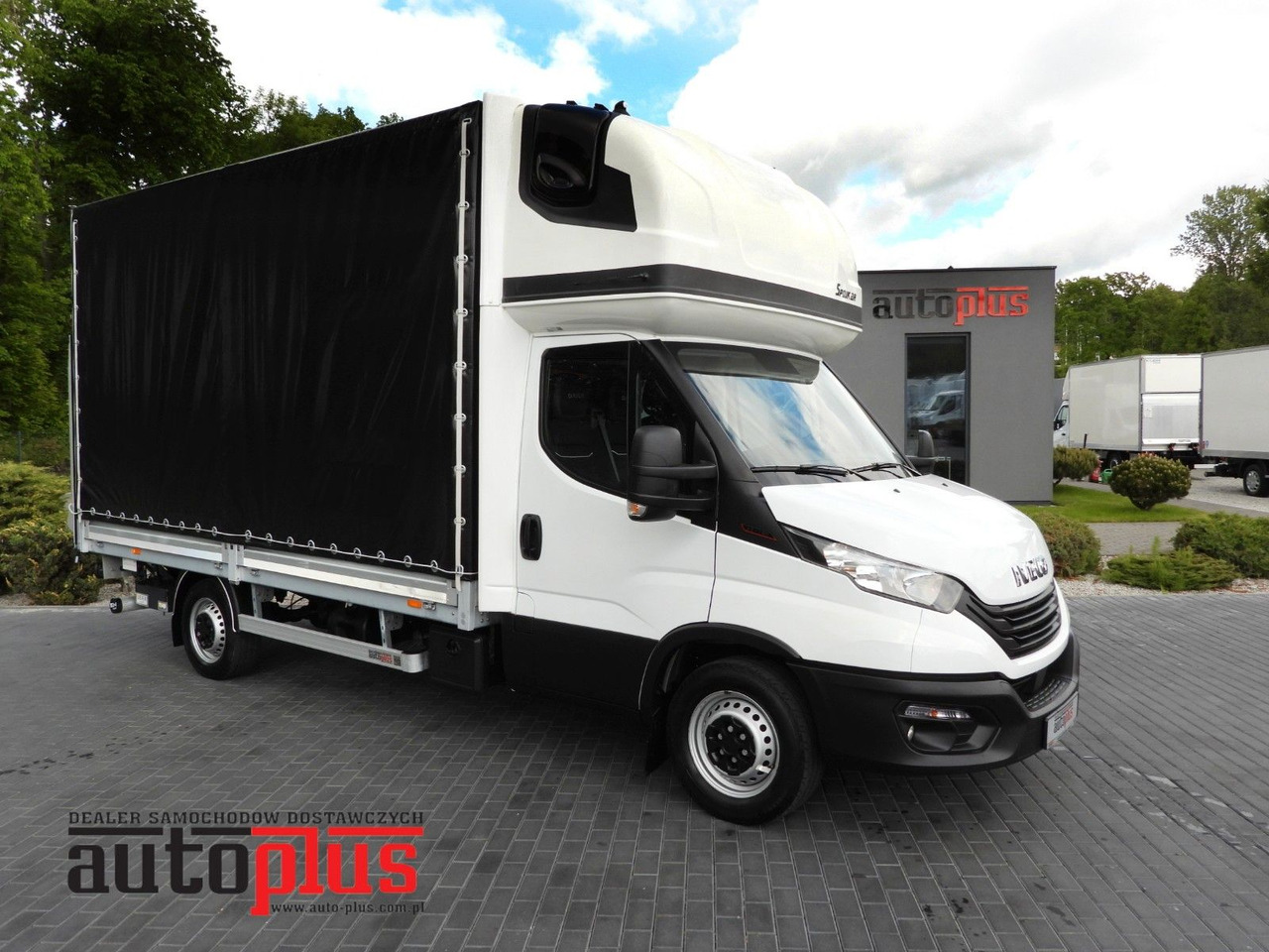 Iveco DAILY 35S18 PRITSCHE PLANE AUFZUG 8 PALETTEN - Dostavno vozilo sa ceradom: slika 1 Iveco DAILY 35S18 PRITSCHE PLANE AUFZUG 8 PALETTEN - Dostavno vozilo sa ceradom: slika 1