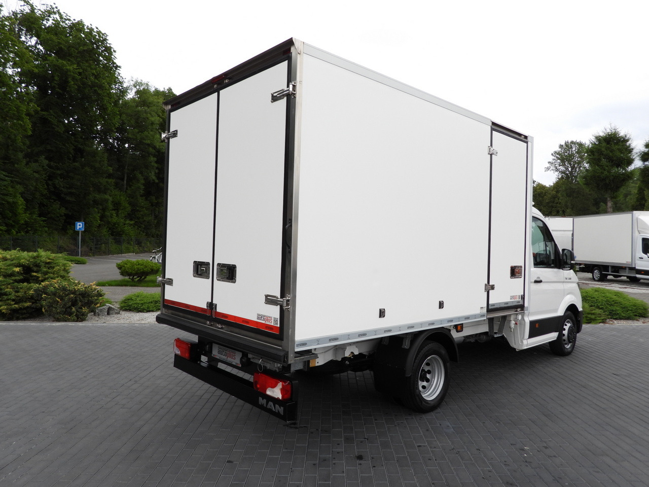 MAN TGE 3.180 REGRIGERATOR BOX 0*C CRUISE CONTROL TWIN WHEELS AIR CONDITIONING 180HP - Dostavno vozilo hladnjača: slika 3 MAN TGE 3.180 REGRIGERATOR BOX 0*C CRUISE CONTROL TWIN WHEELS AIR CONDITIONING 180HP - Dostavno vozilo hladnjača: slika 3