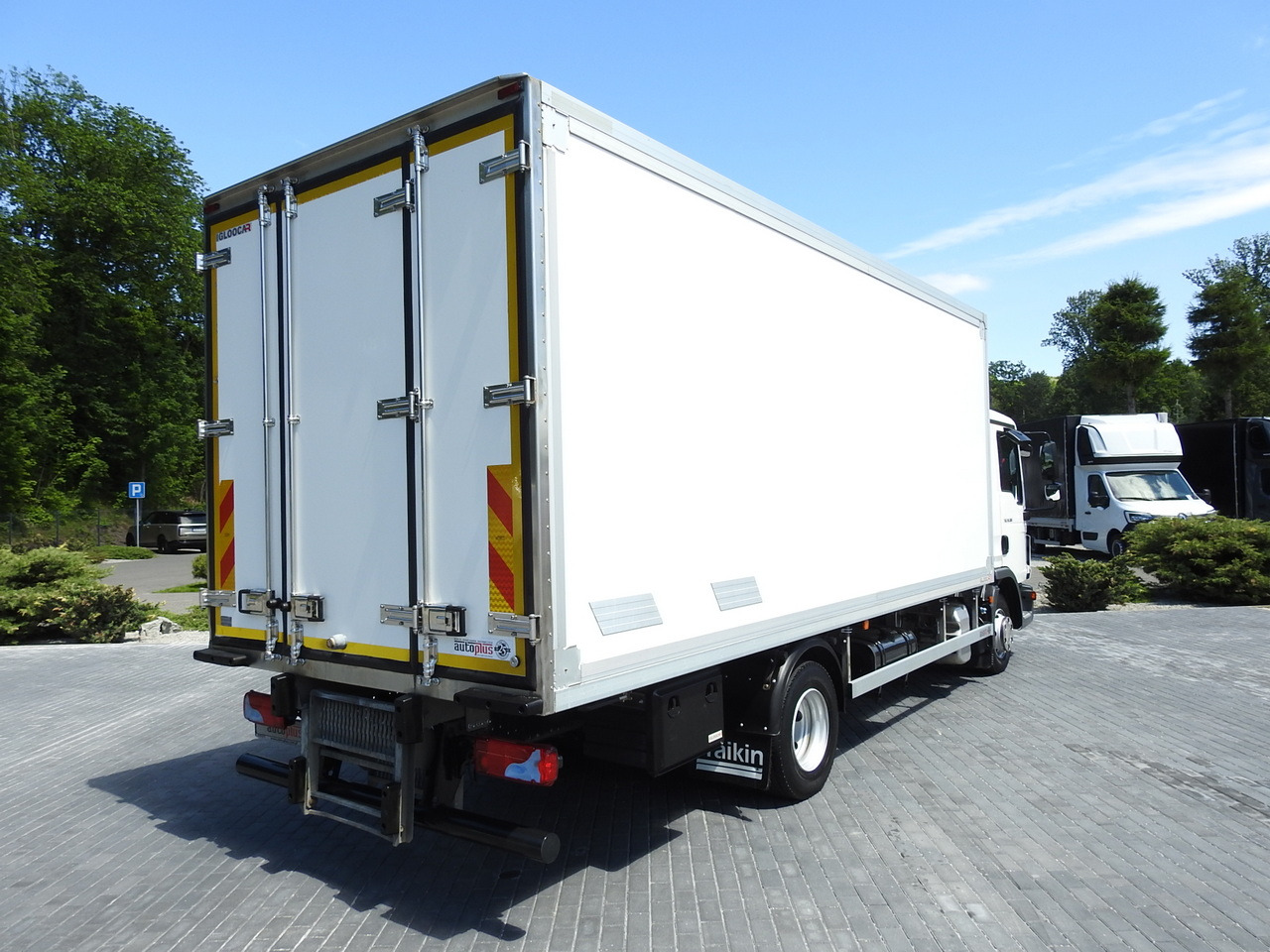 MAN TGL 10.180 REGRIGERATOR BOX -20*C 11 PALLETS POWER SUPPLY 230V AIR CONDITIONING PNEUMATICS TWIN WHEELS 180HP - Hladnjača: slika 3 MAN TGL 10.180 REGRIGERATOR BOX -20*C 11 PALLETS POWER SUPPLY 230V AIR CONDITIONING PNEUMATICS TWIN WHEELS 180HP - Hladnjača: slika 3
