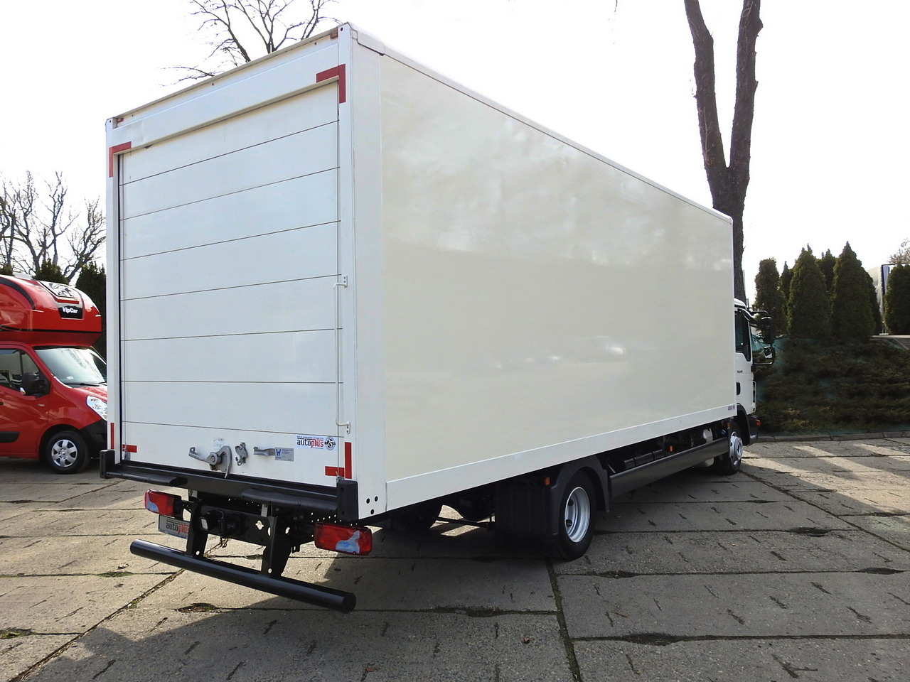 MAN TGL 8.18 BOX 16 PALLETS CRUISE CONTROL TWIN WHEELS 180HP - Dostavno vozilo sa zatvorenim sandukom: slika 3 MAN TGL 8.18 BOX 16 PALLETS CRUISE CONTROL TWIN WHEELS 180HP - Dostavno vozilo sa zatvorenim sandukom: slika 3