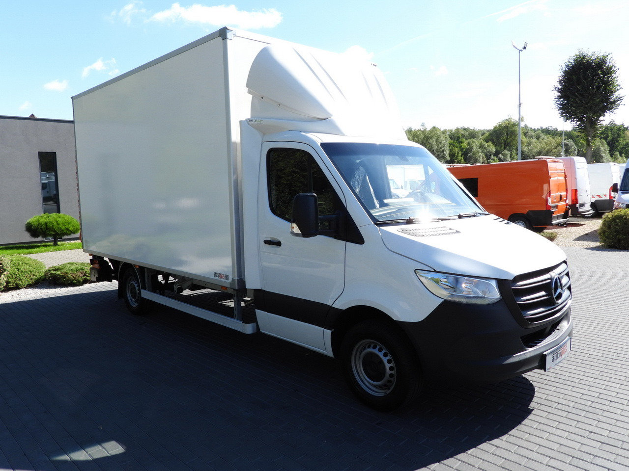 MERCEDES SPRINTER 315 BOX LIFT 8 PALLETS AIR CONDITIONING  150HP - Dostavno vozilo hladnjača: slika 4 MERCEDES SPRINTER 315 BOX LIFT 8 PALLETS AIR CONDITIONING  150HP - Dostavno vozilo hladnjača: slika 4